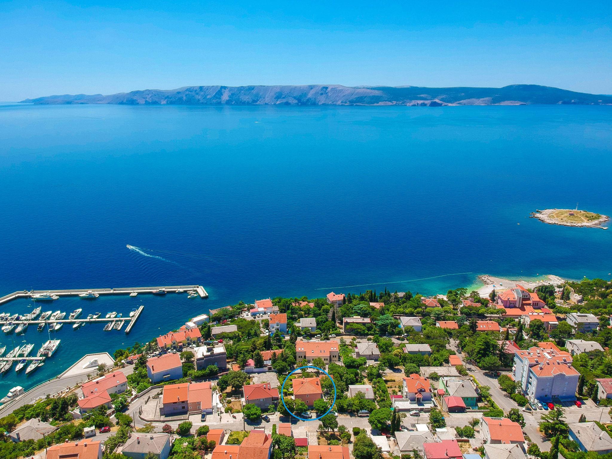 Photo 1 - Appartement de 3 chambres à Novi Vinodolski avec jardin et vues à la mer