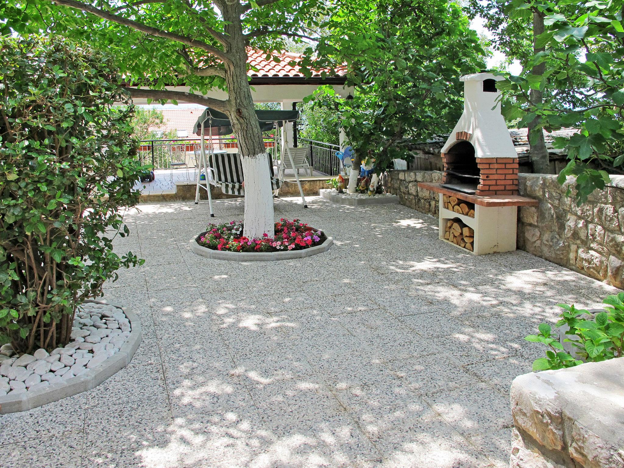 Photo 4 - 3 bedroom Apartment in Novi Vinodolski with garden and terrace