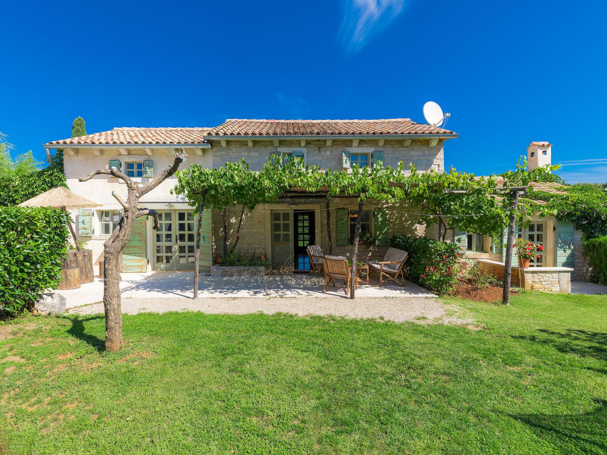 Foto 6 - Casa con 3 camere da letto a Žminj con piscina privata e vista mare