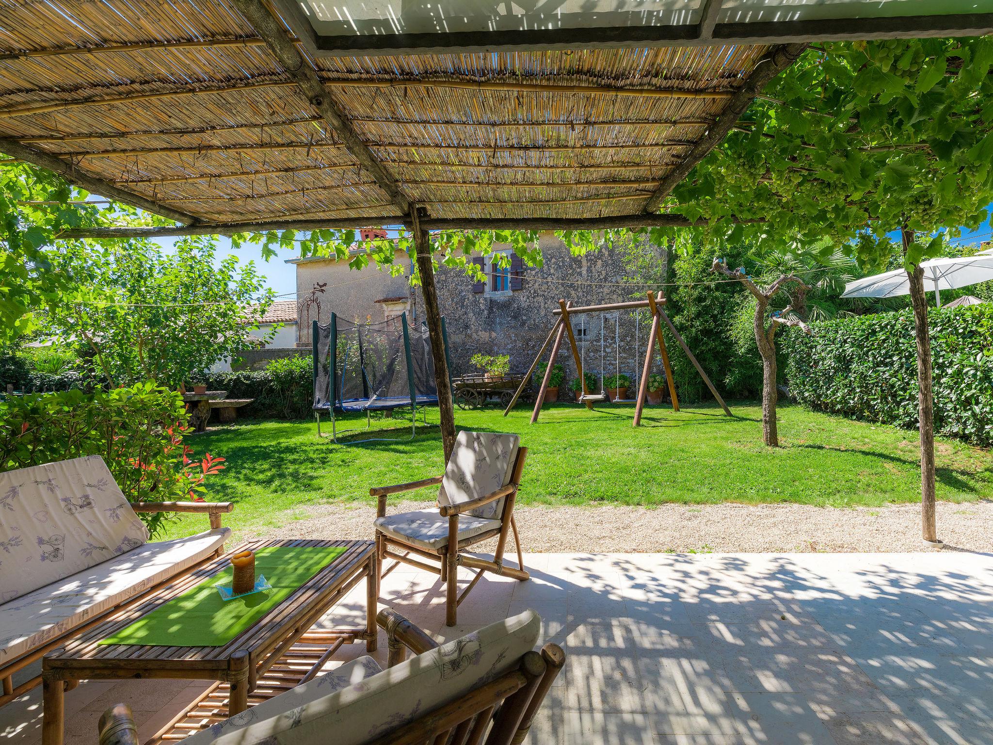 Photo 8 - Maison de 3 chambres à Žminj avec piscine privée et vues à la mer