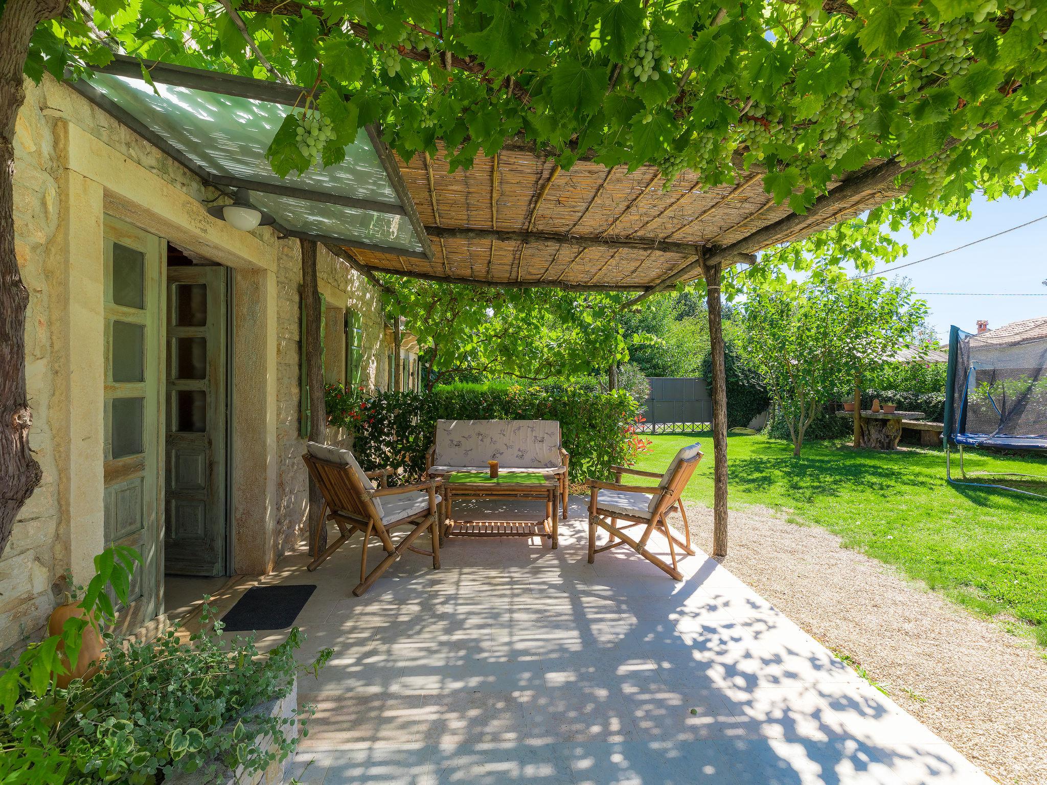 Foto 2 - Casa con 3 camere da letto a Žminj con piscina privata e giardino