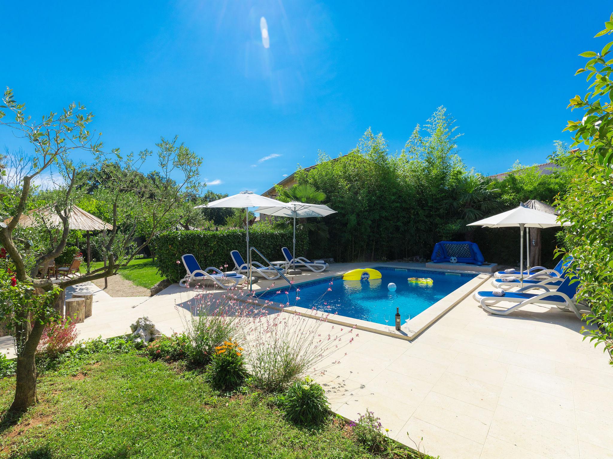 Photo 20 - Maison de 3 chambres à Žminj avec piscine privée et vues à la mer