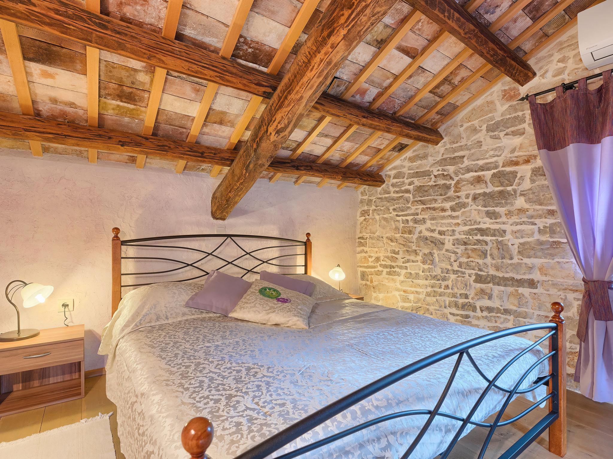 Foto 40 - Casa con 3 camere da letto a Žminj con piscina privata e vista mare