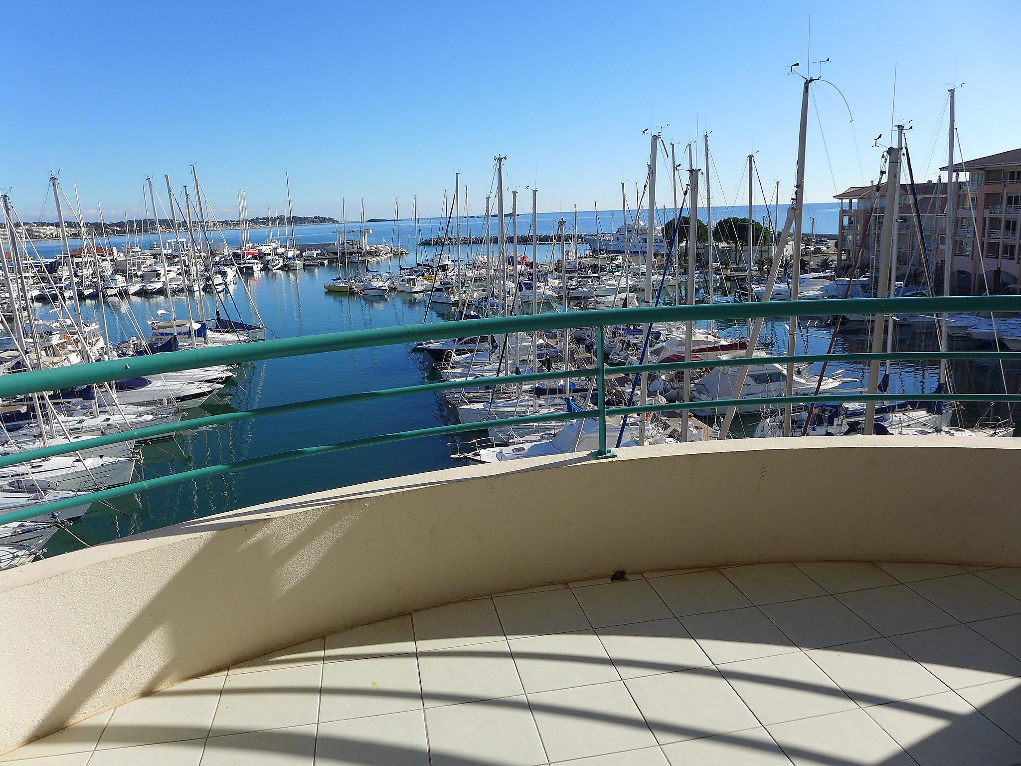 Foto 2 - Apartment mit 1 Schlafzimmer in Fréjus mit schwimmbad und blick aufs meer