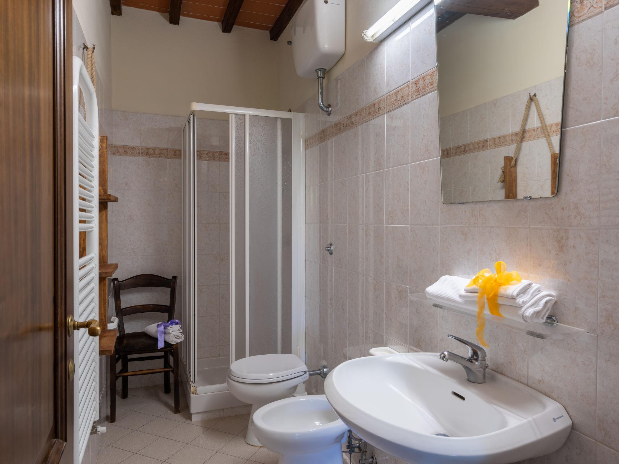Photo 10 - 1 bedroom Apartment in Dicomano with swimming pool and garden