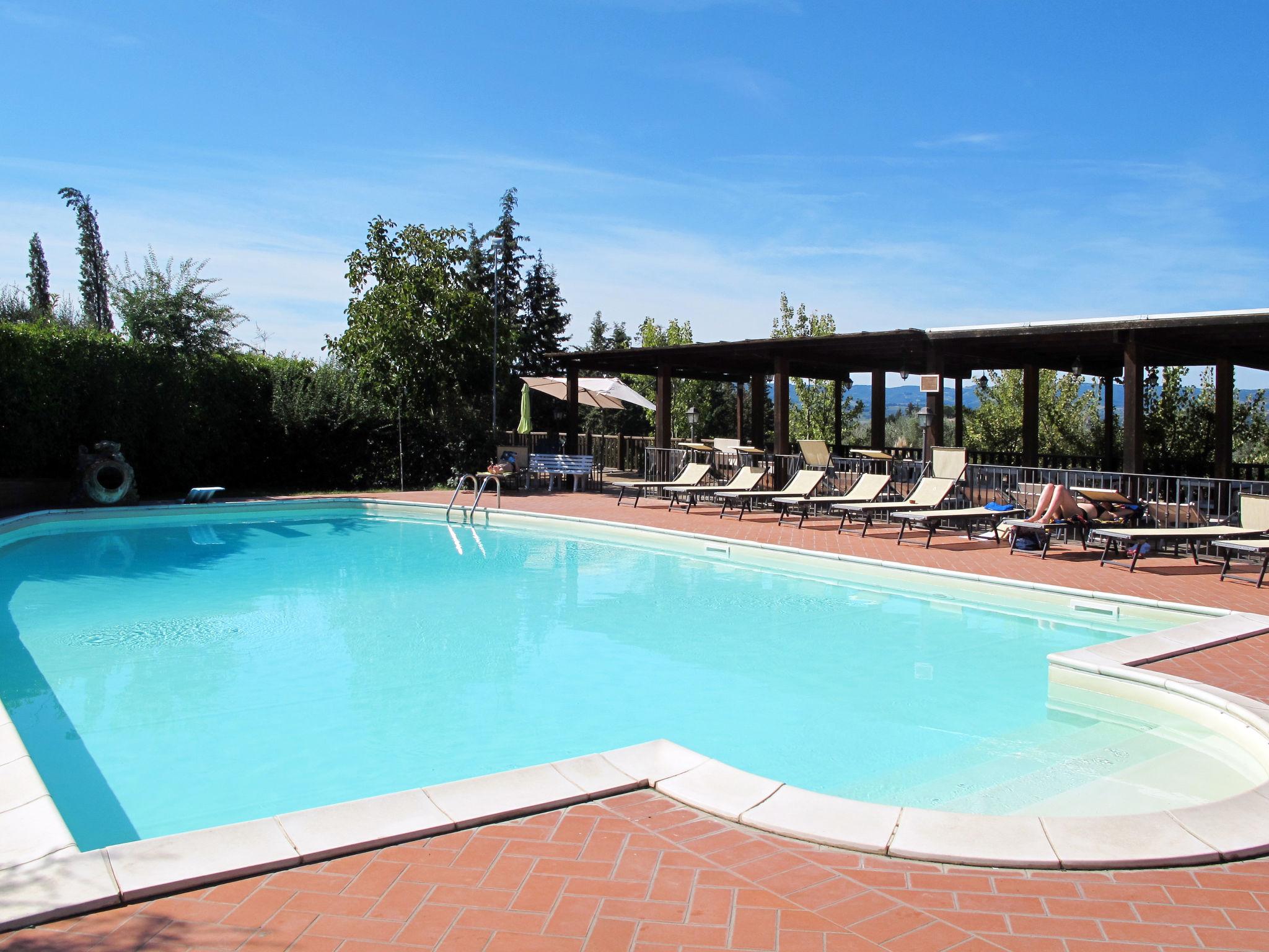 Foto 1 - Apartamento de 2 quartos em Certaldo com piscina e jardim