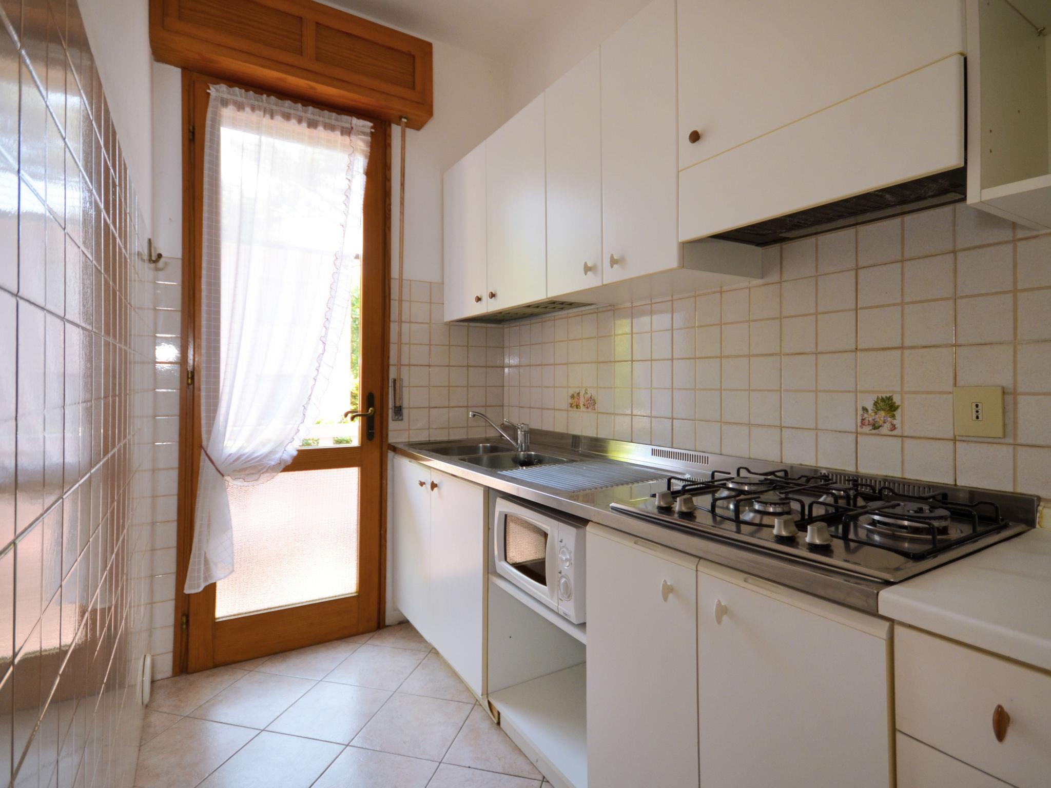 Foto 8 - Apartment mit 1 Schlafzimmer in Lignano Sabbiadoro mit schwimmbad und blick aufs meer
