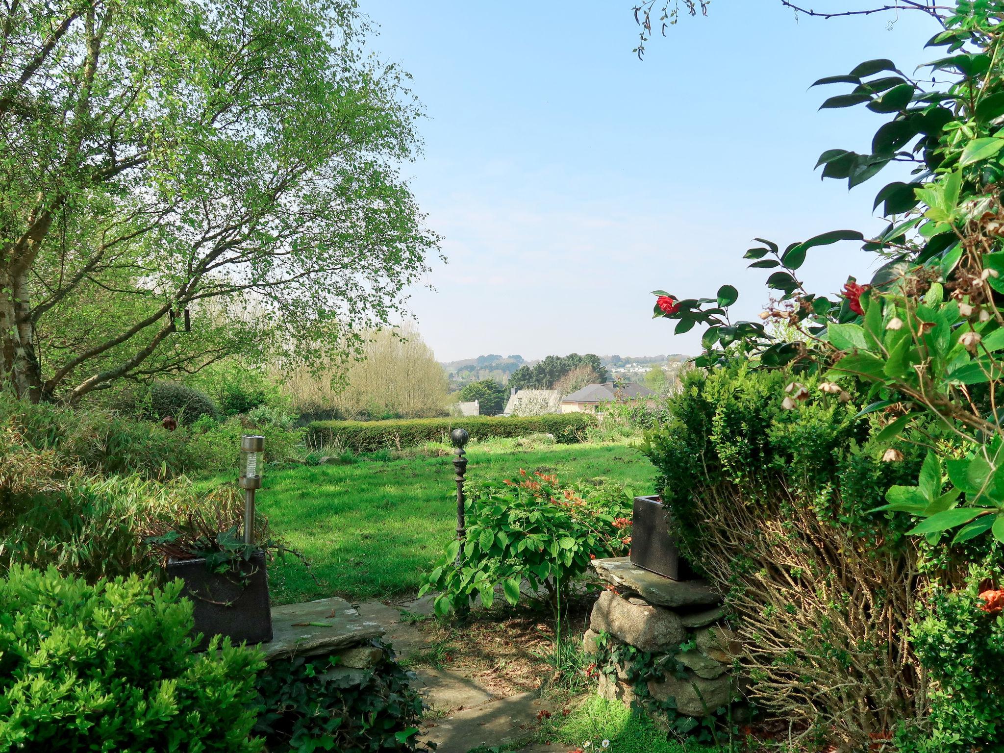 Photo 28 - 3 bedroom House in Plestin-les-Grèves with garden and terrace