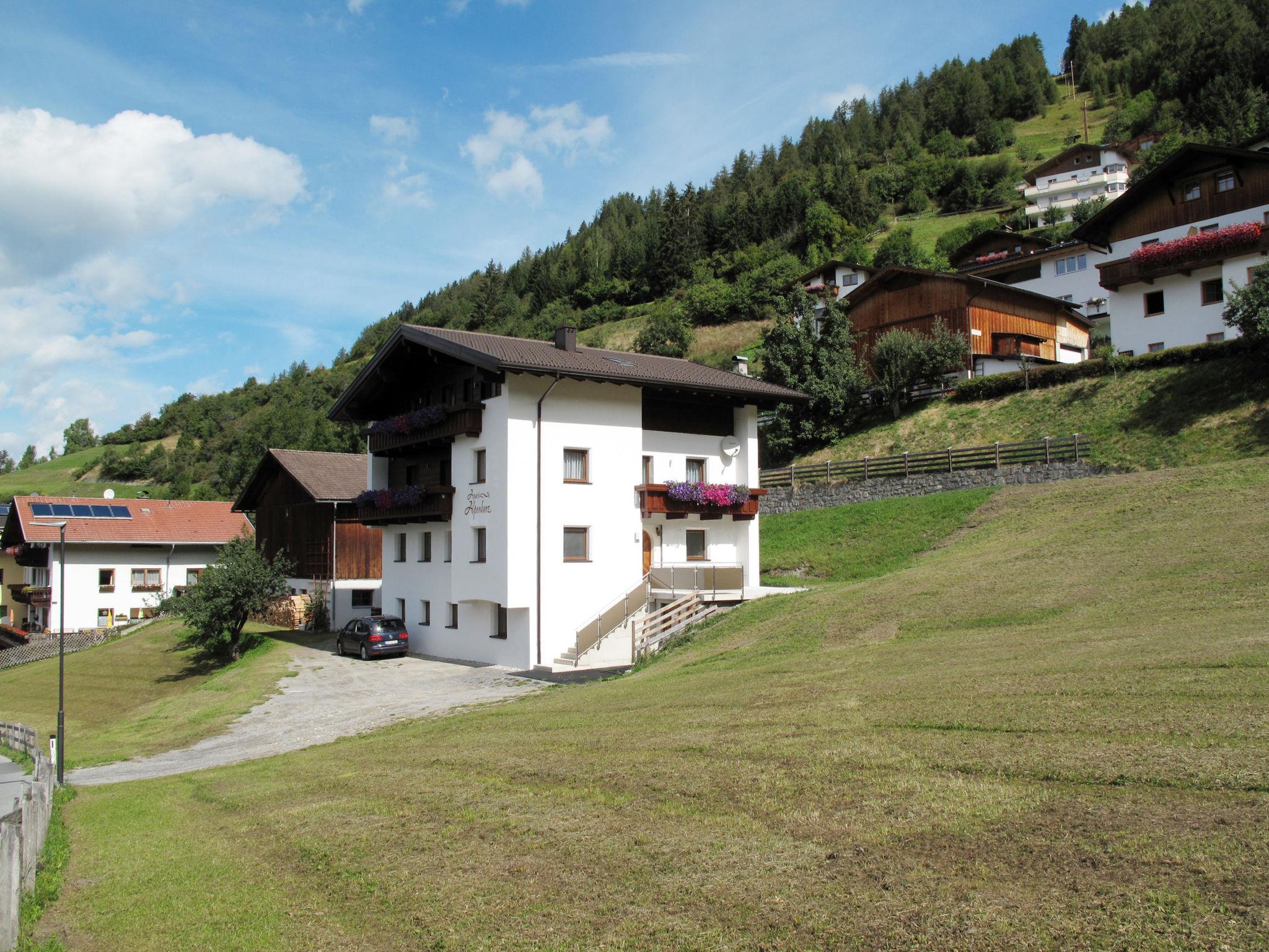 Photo 1 - Appartement de 2 chambres à Fendels avec jardin et vues sur la montagne