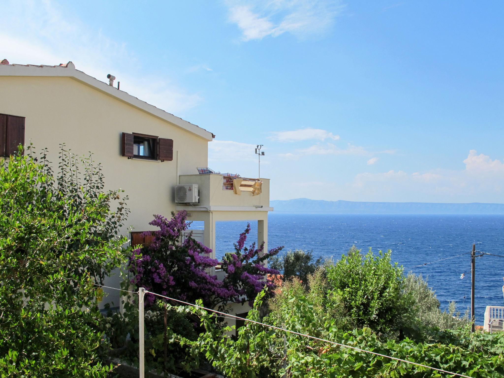 Foto 2 - Apartamento de 2 quartos em Blato com jardim e vistas do mar