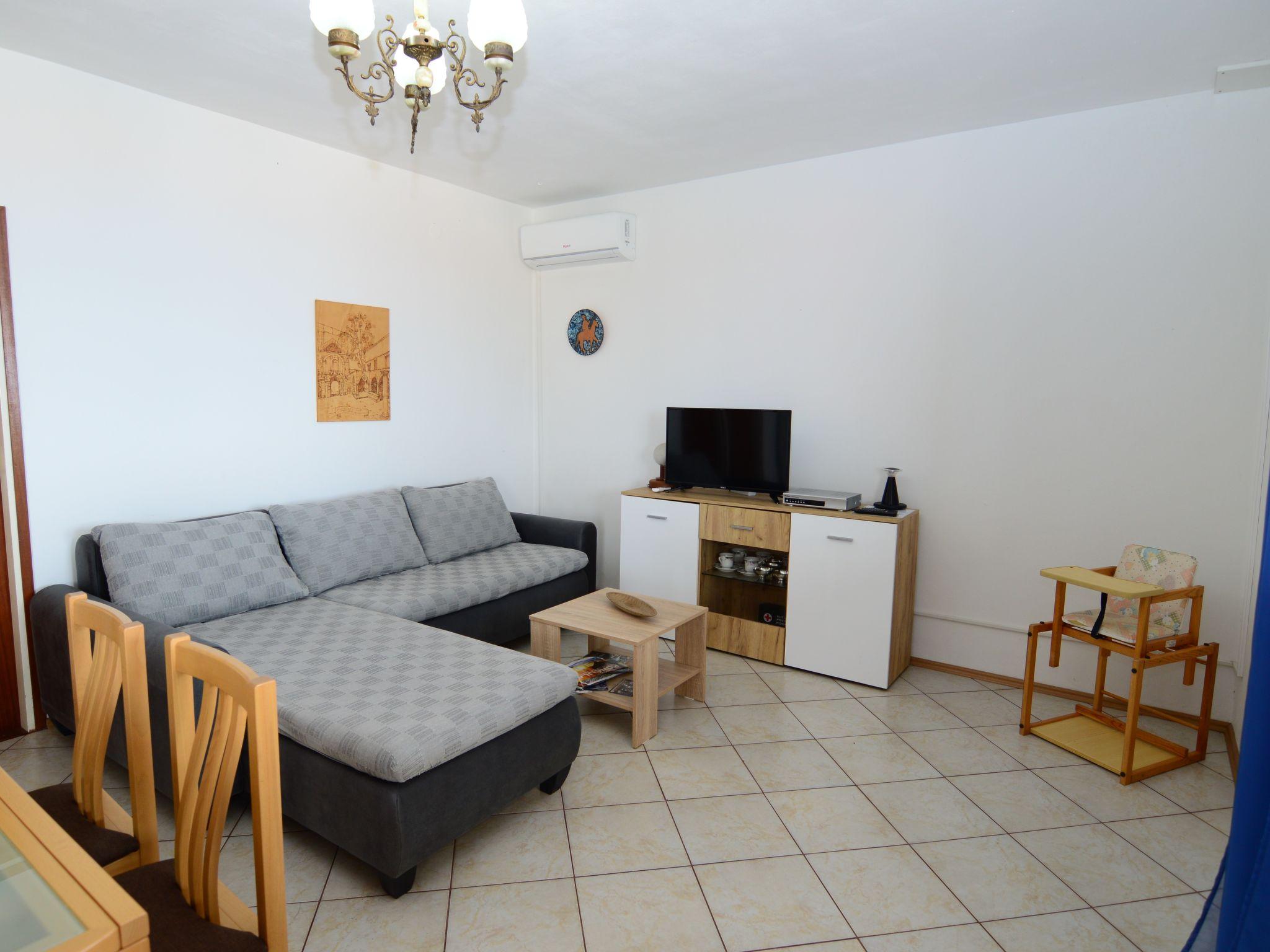 Foto 6 - Apartamento de 2 quartos em Blato com jardim