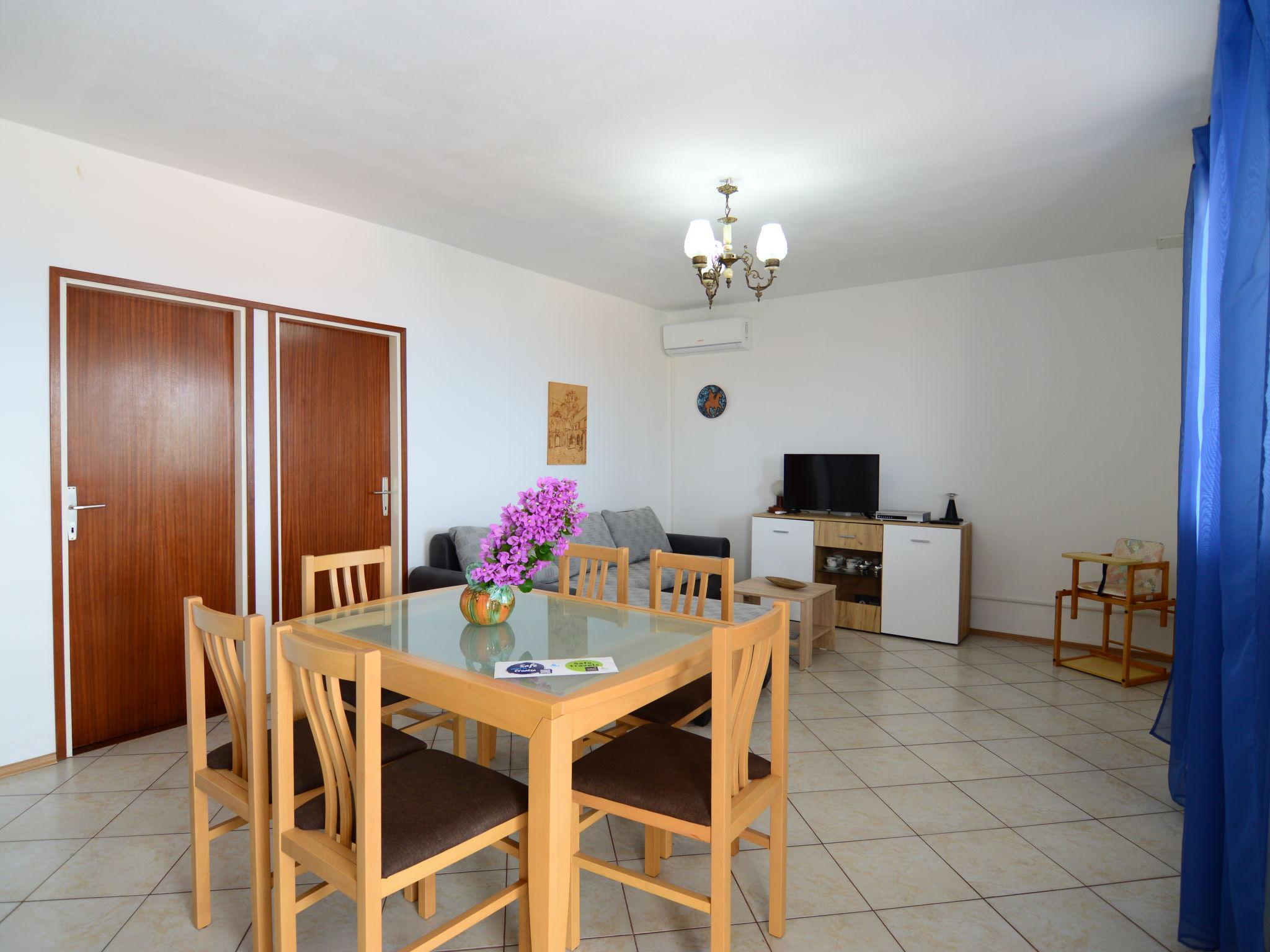 Photo 5 - 2 bedroom Apartment in Blato with garden and sea view
