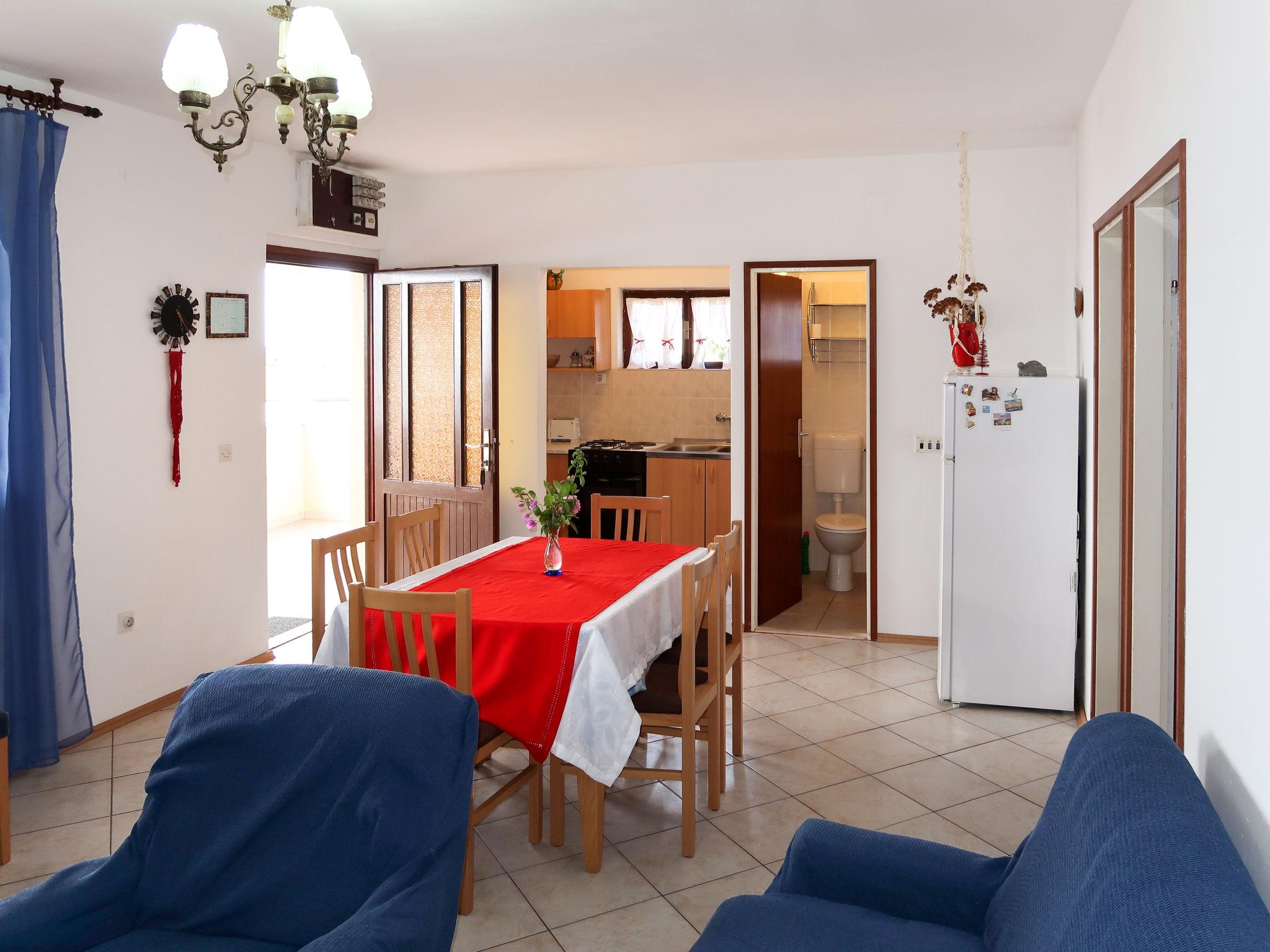 Foto 13 - Appartamento con 2 camere da letto a Blato con giardino e vista mare