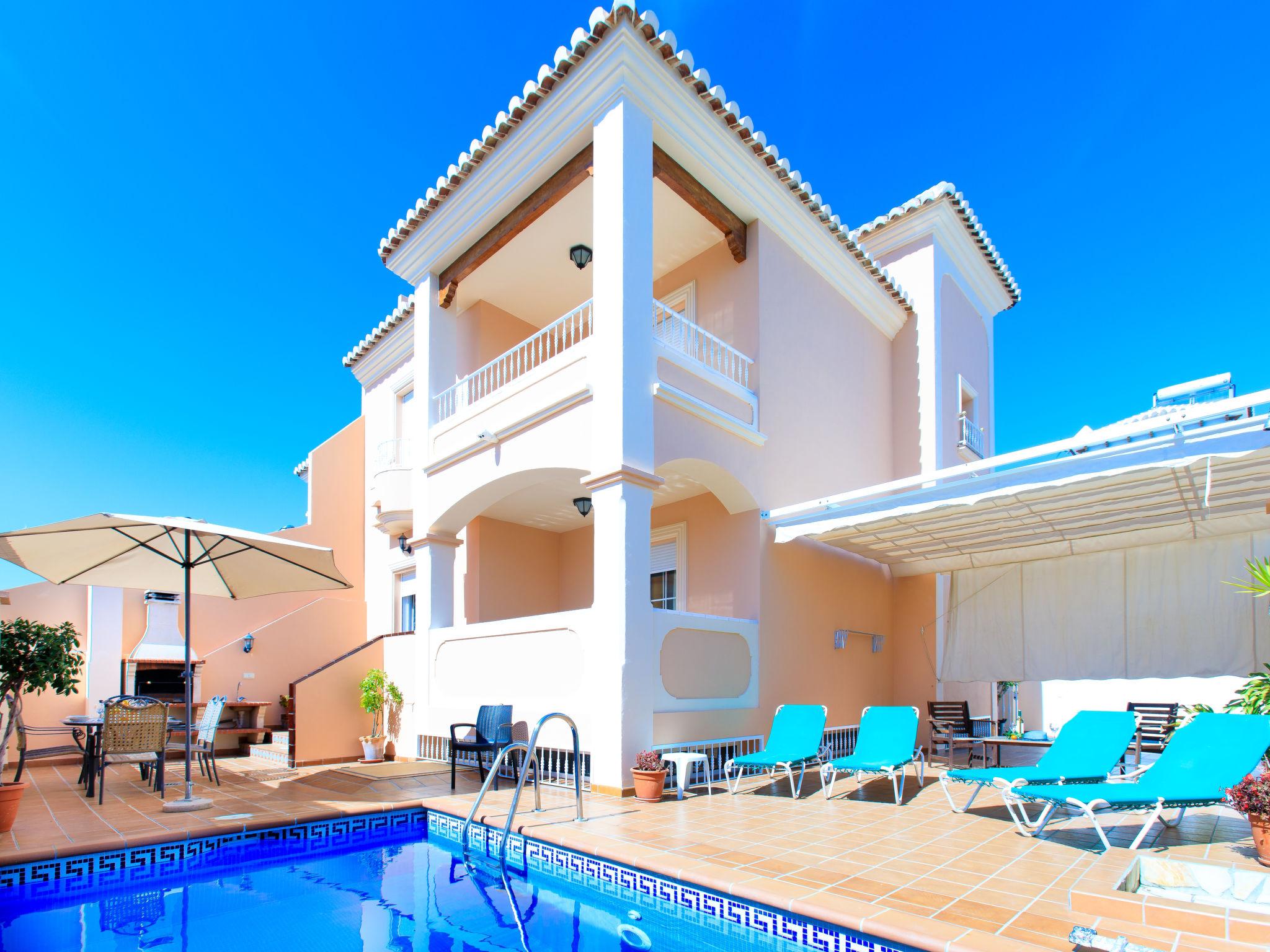 Photo 1 - Maison de 5 chambres à Nerja avec piscine privée et jardin