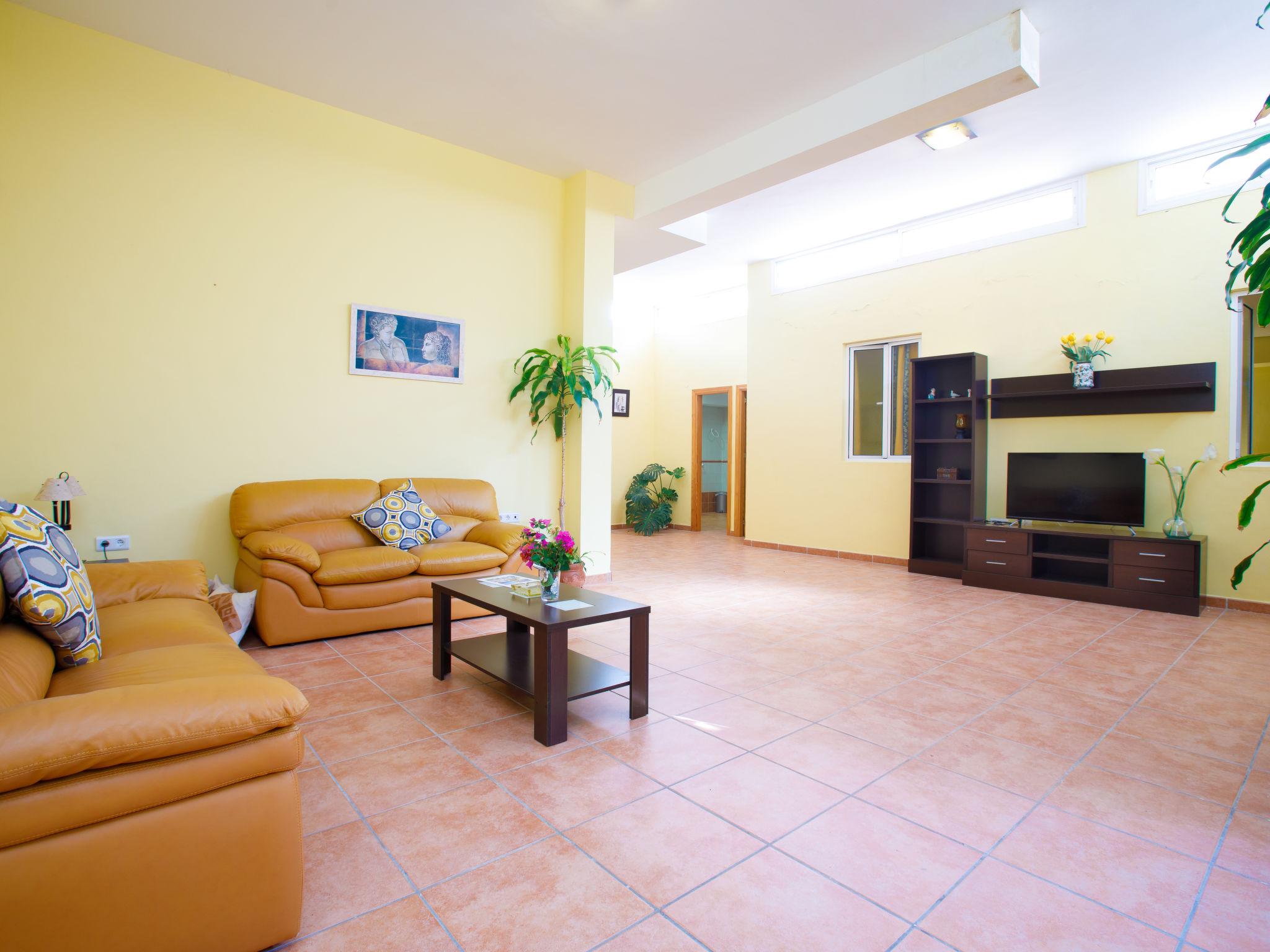 Photo 17 - 5 bedroom House in Nerja with private pool and garden