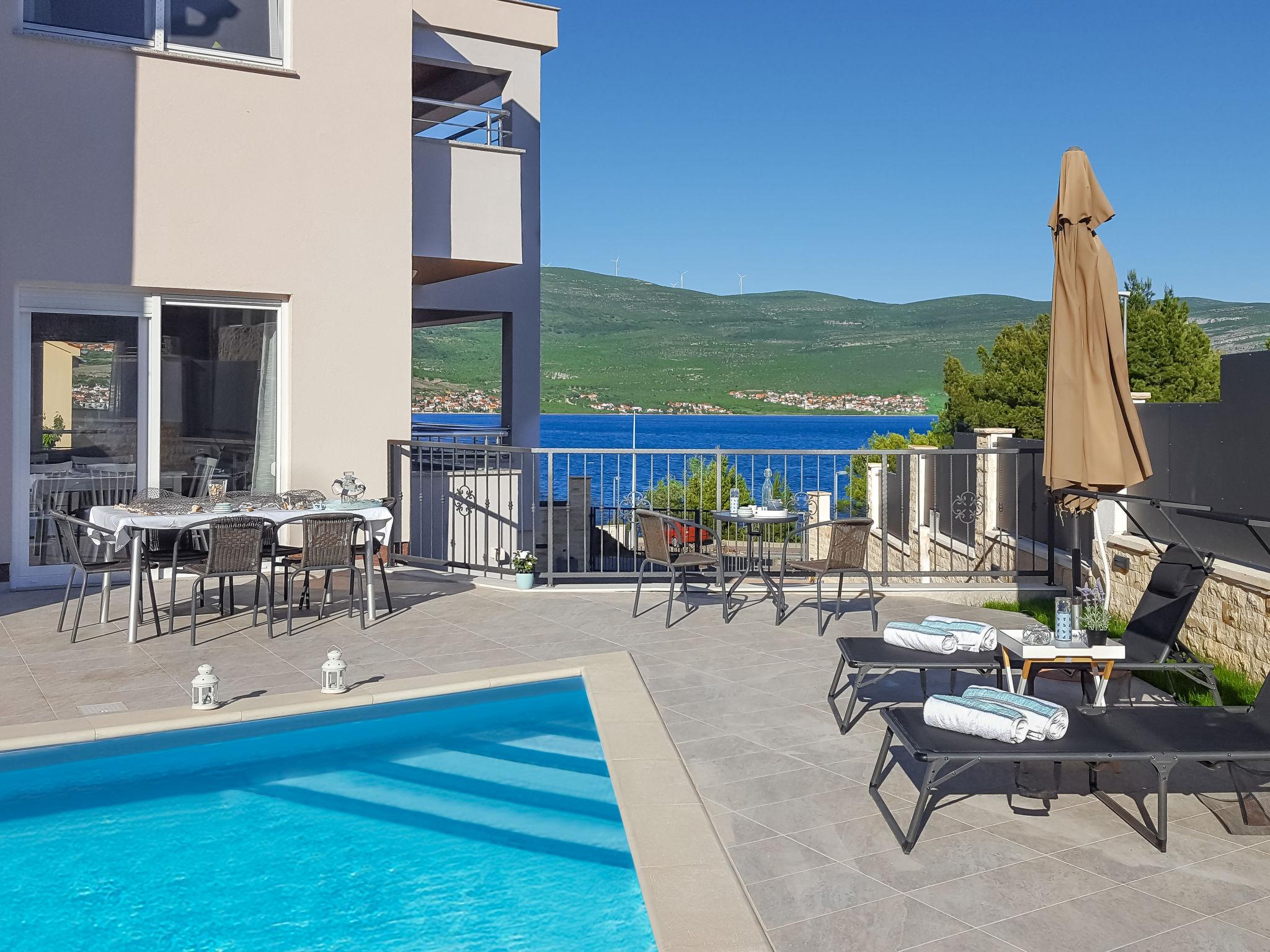 Photo 1 - Maison de 4 chambres à Novigrad avec piscine privée et vues à la mer