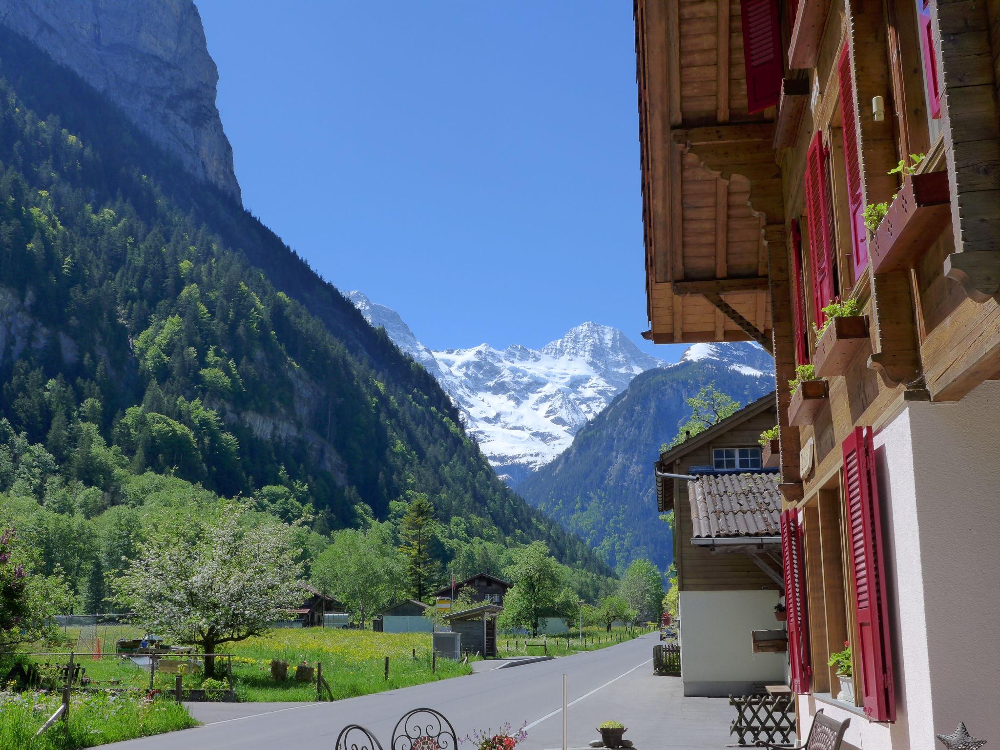 Foto 16 - Appartamento a Lauterbrunnen con giardino e vista sulle montagne