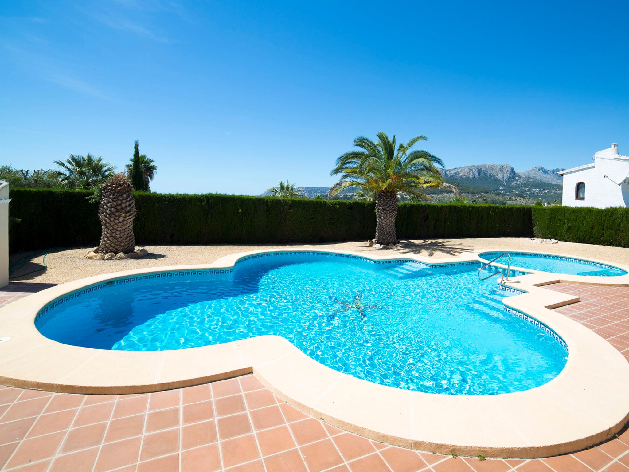 Foto 1 - Casa de 2 quartos em Calp com piscina e vistas do mar