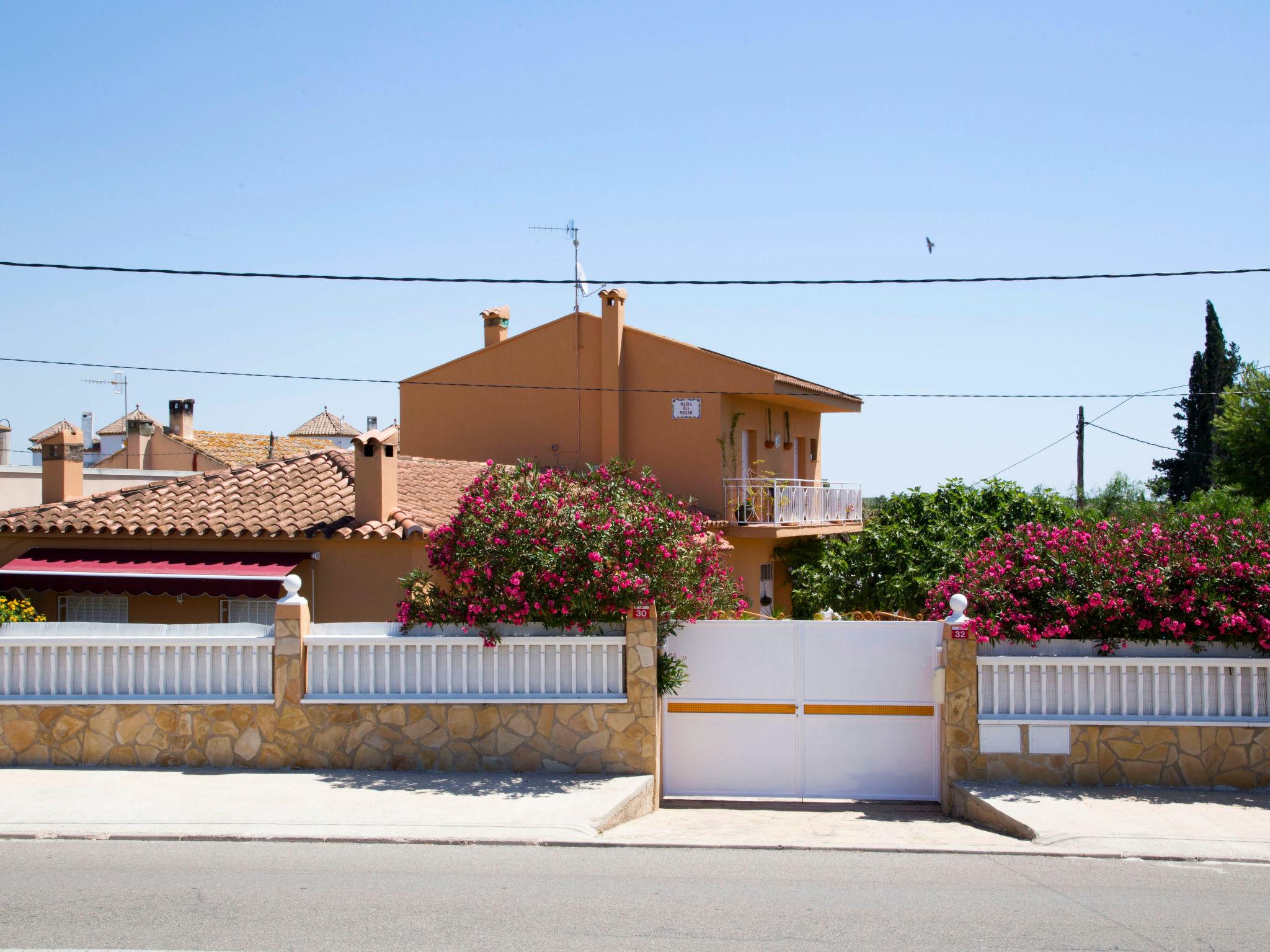 Foto 30 - Casa de 5 quartos em Camarles com piscina privada e jardim