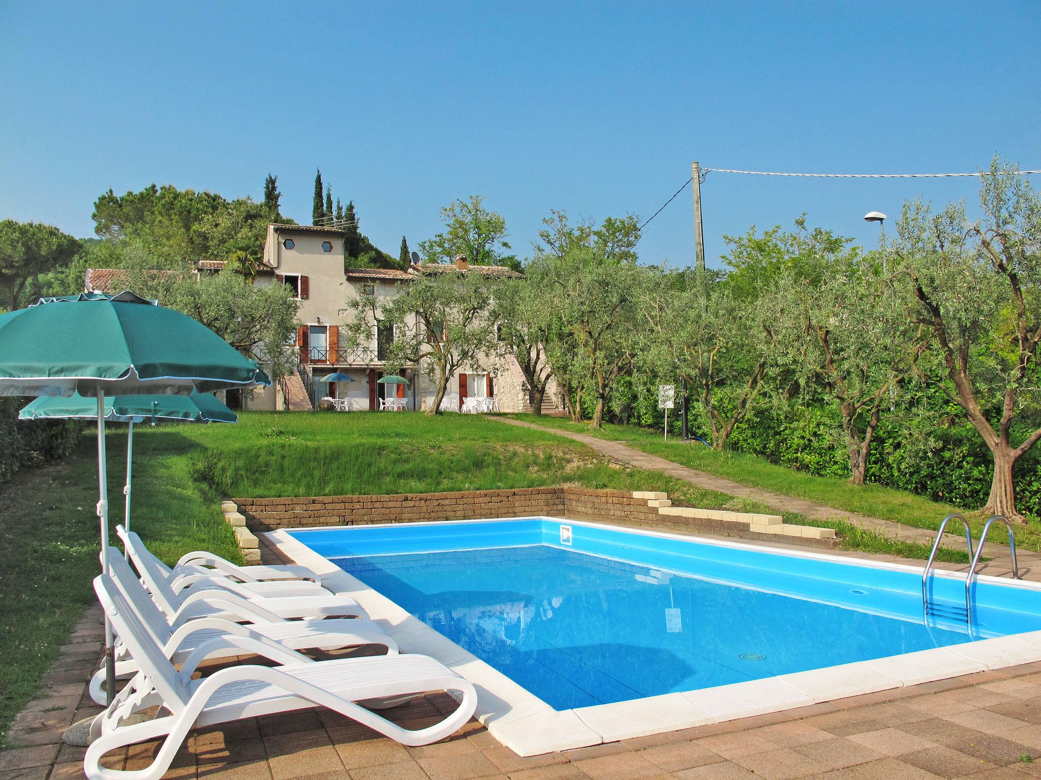 Foto 1 - Apartamento de 1 habitación en Garda con piscina y vistas a la montaña