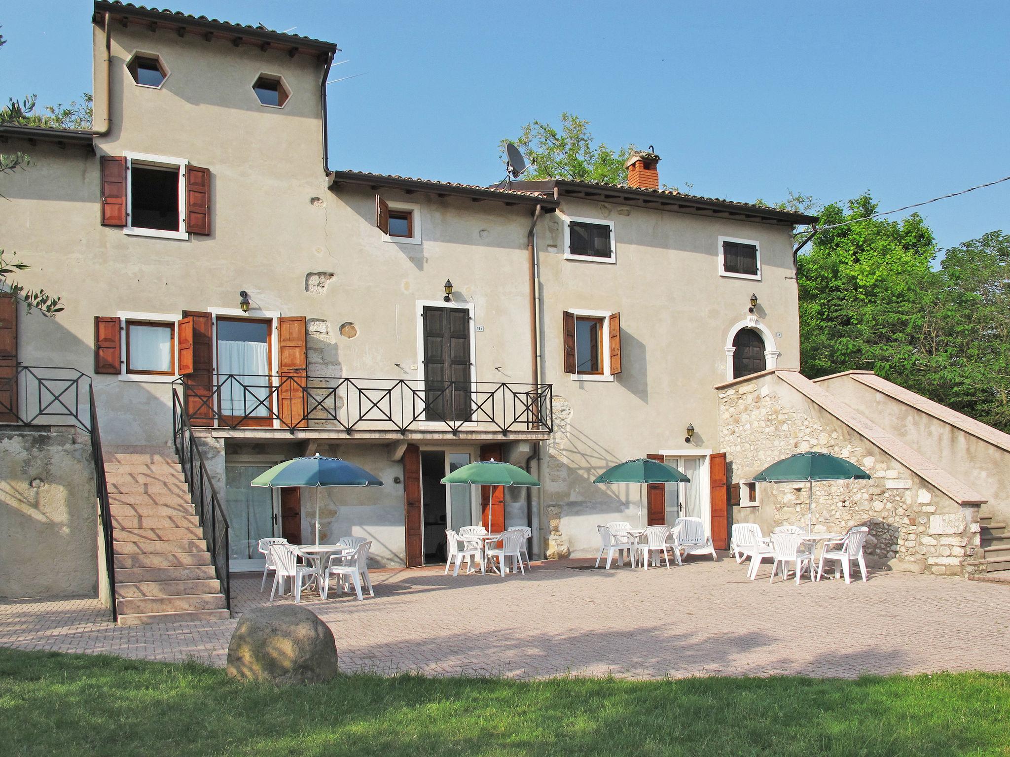 Photo 3 - Appartement de 2 chambres à Garda avec piscine et jardin