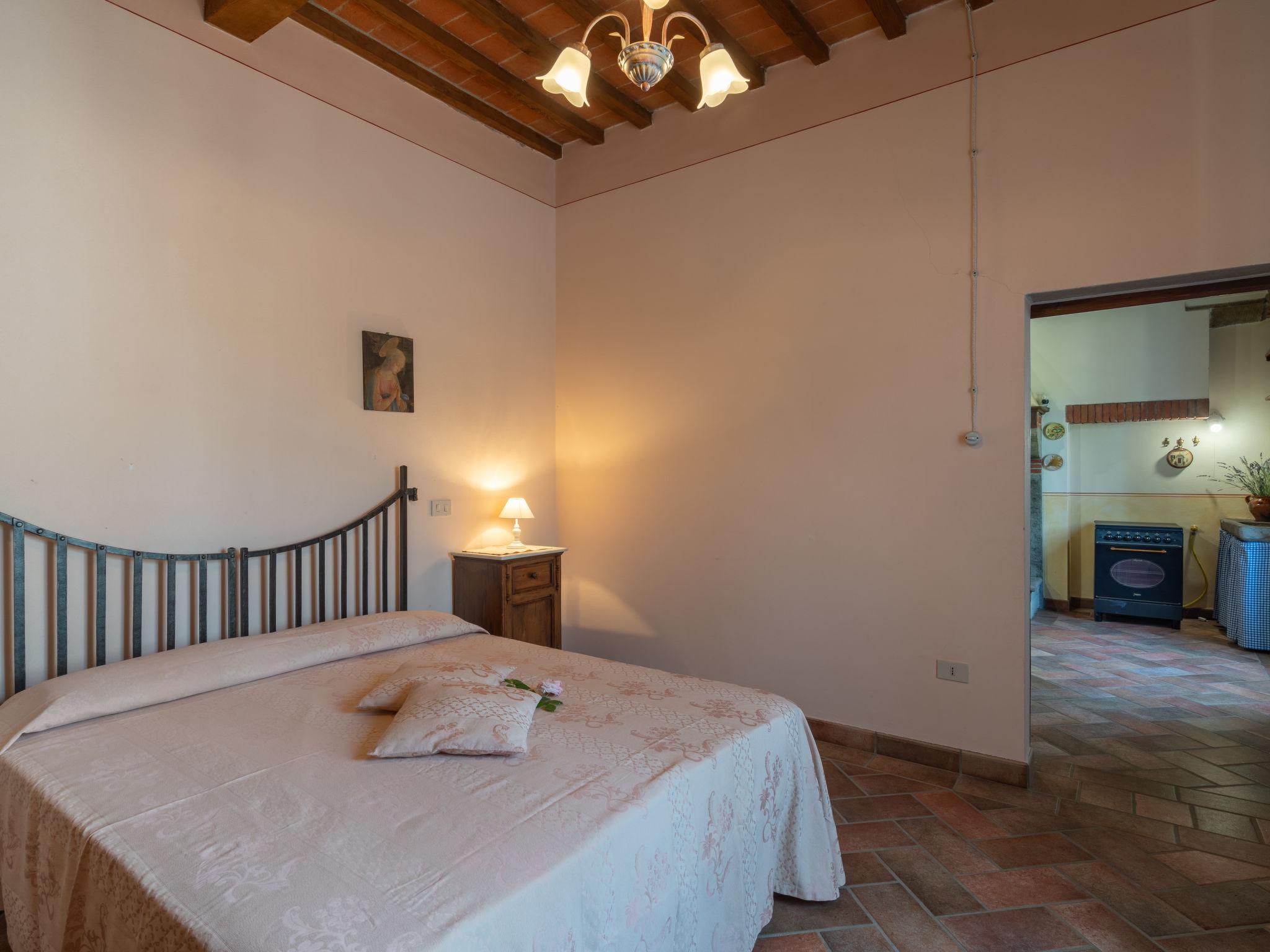 Foto 19 - Haus mit 2 Schlafzimmern in Castiglion Fiorentino mit privater pool und garten