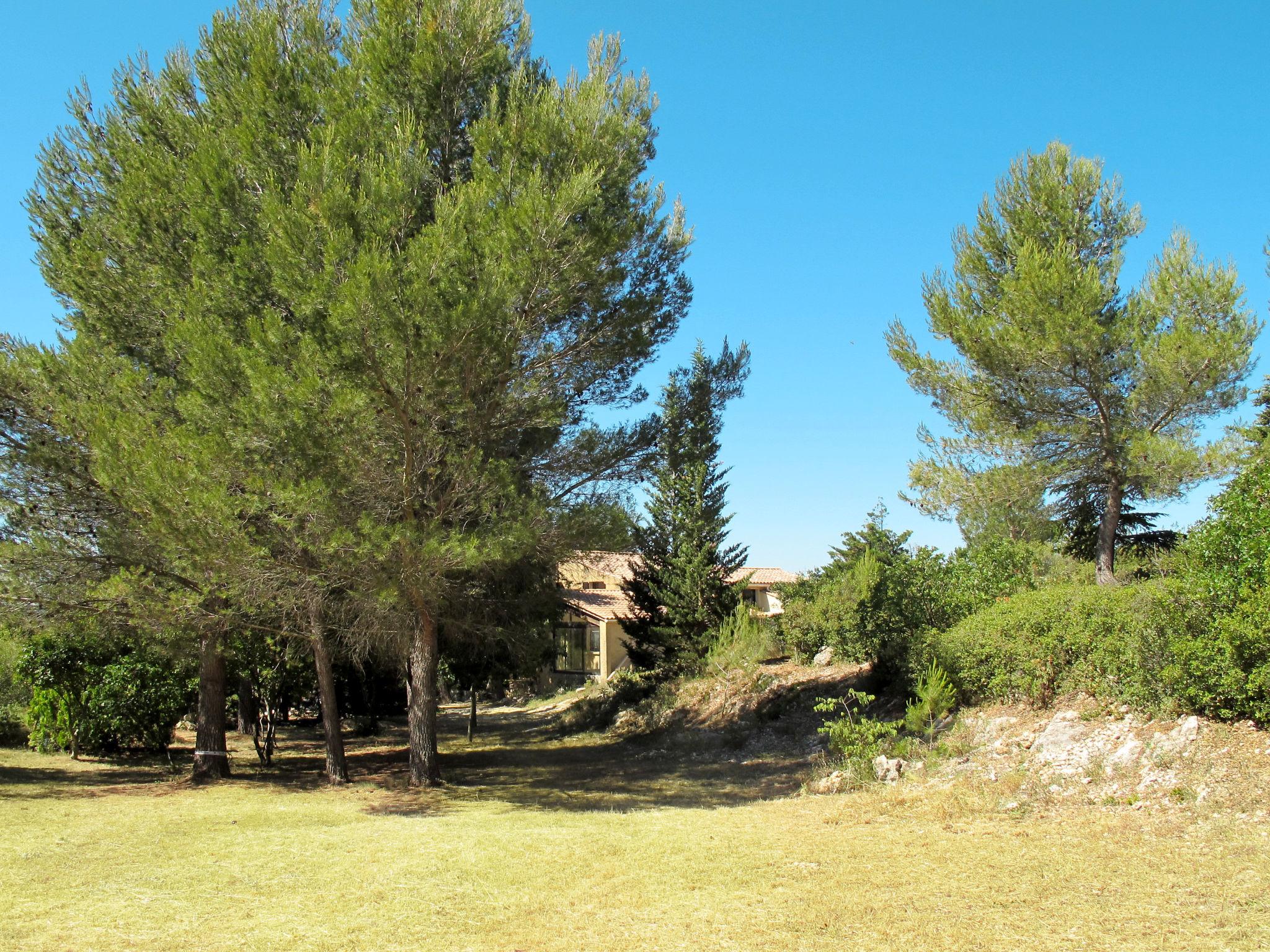 Photo 32 - Maison de 4 chambres à Saint-Hilaire-d'Ozilhan avec piscine privée et jardin