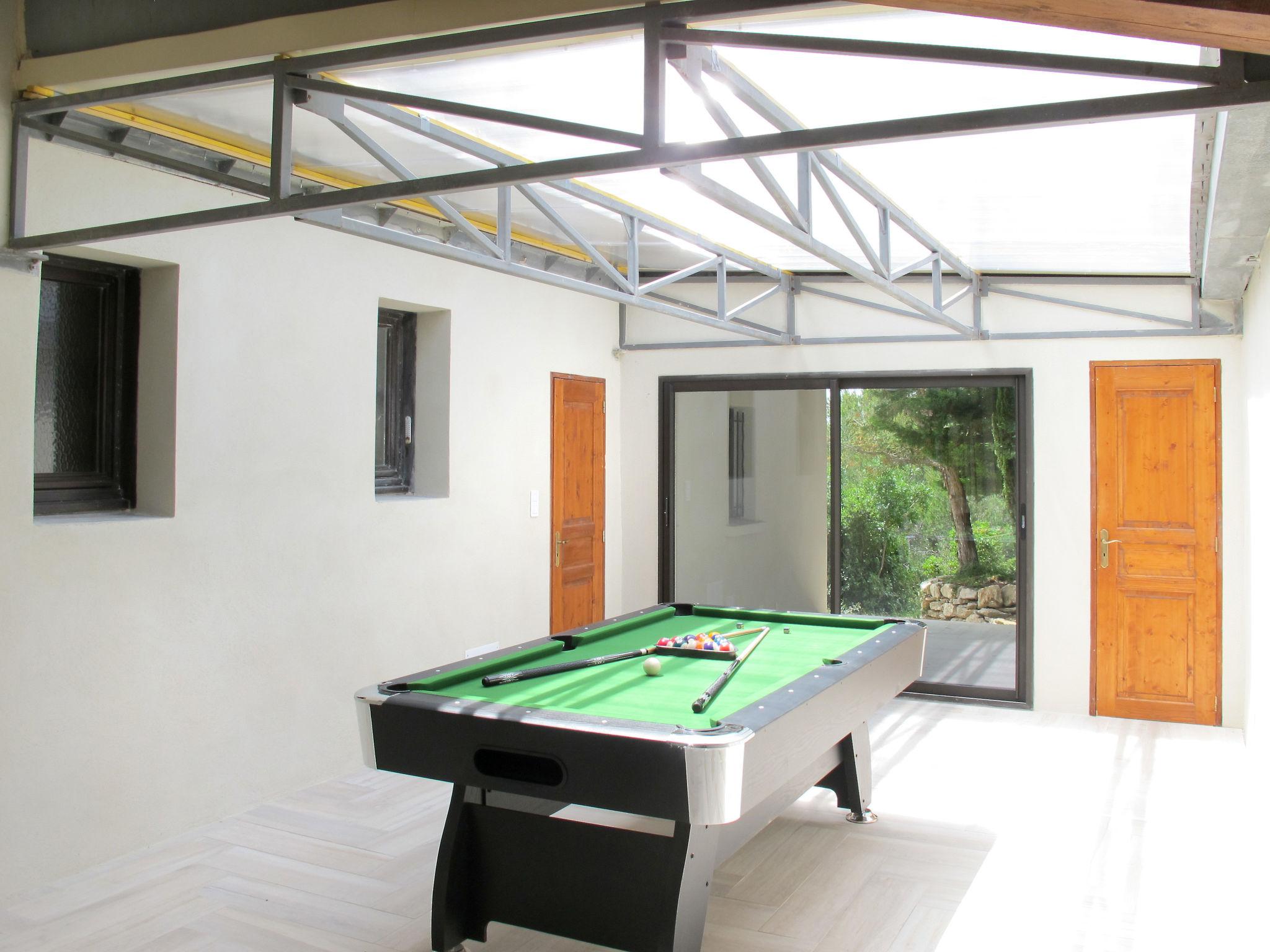 Foto 12 - Casa de 4 habitaciones en Saint-Hilaire-d'Ozilhan con piscina privada y jardín