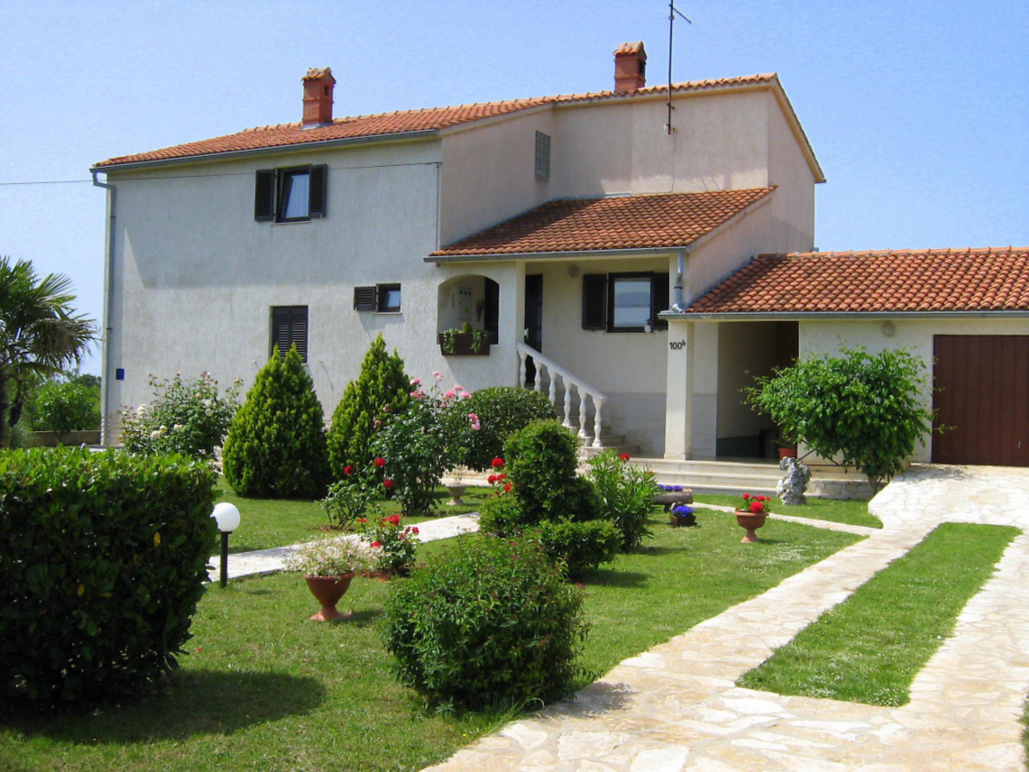 Photo 1 - Appartement de 2 chambres à Marčana avec jardin et terrasse