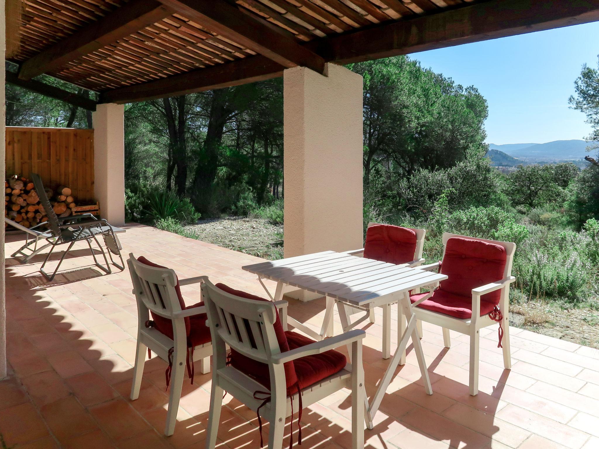 Photo 2 - Maison de 2 chambres à Puyvert avec jardin et terrasse