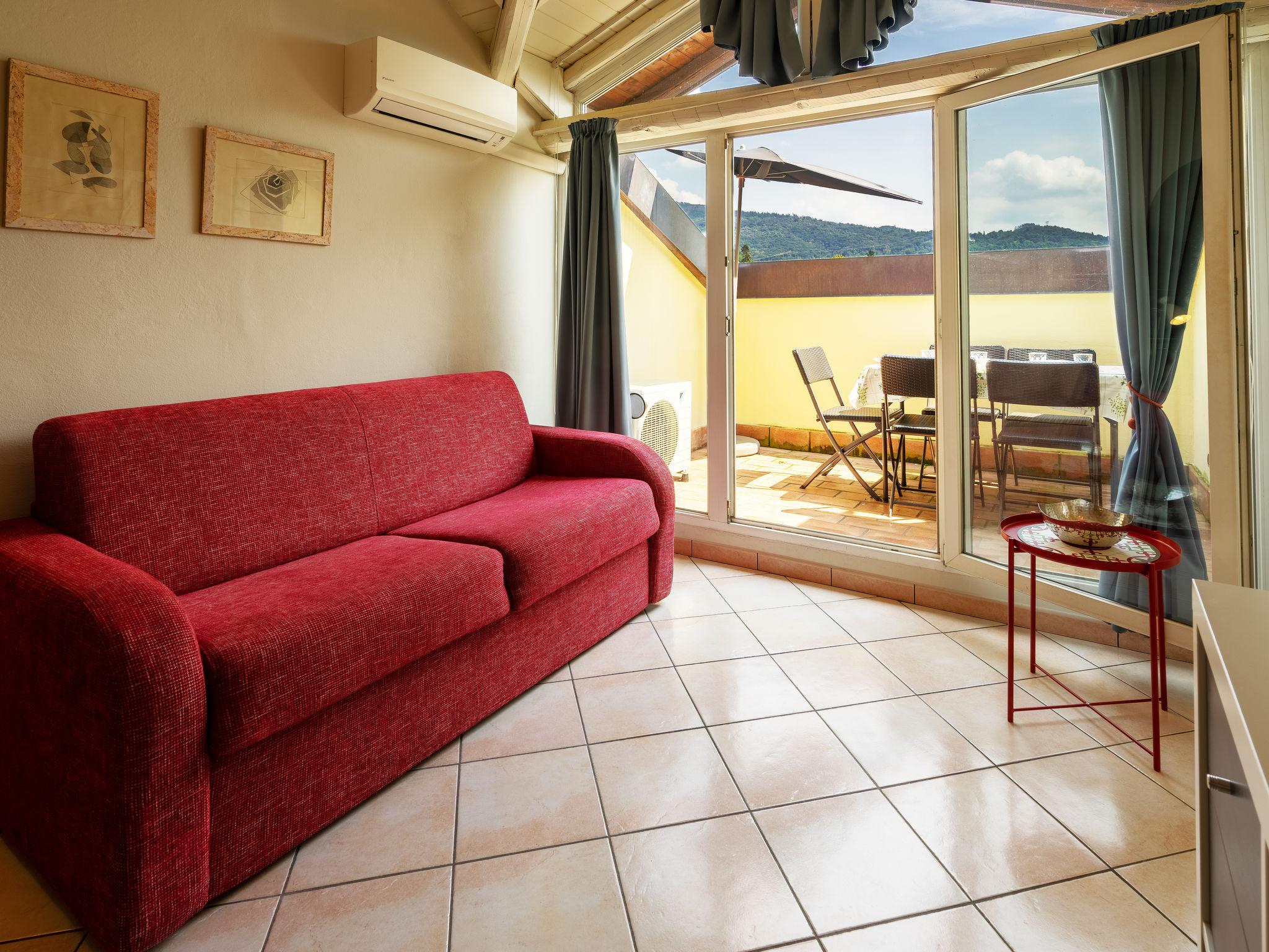 Foto 5 - Apartamento de 1 quarto em Luino com piscina e vista para a montanha