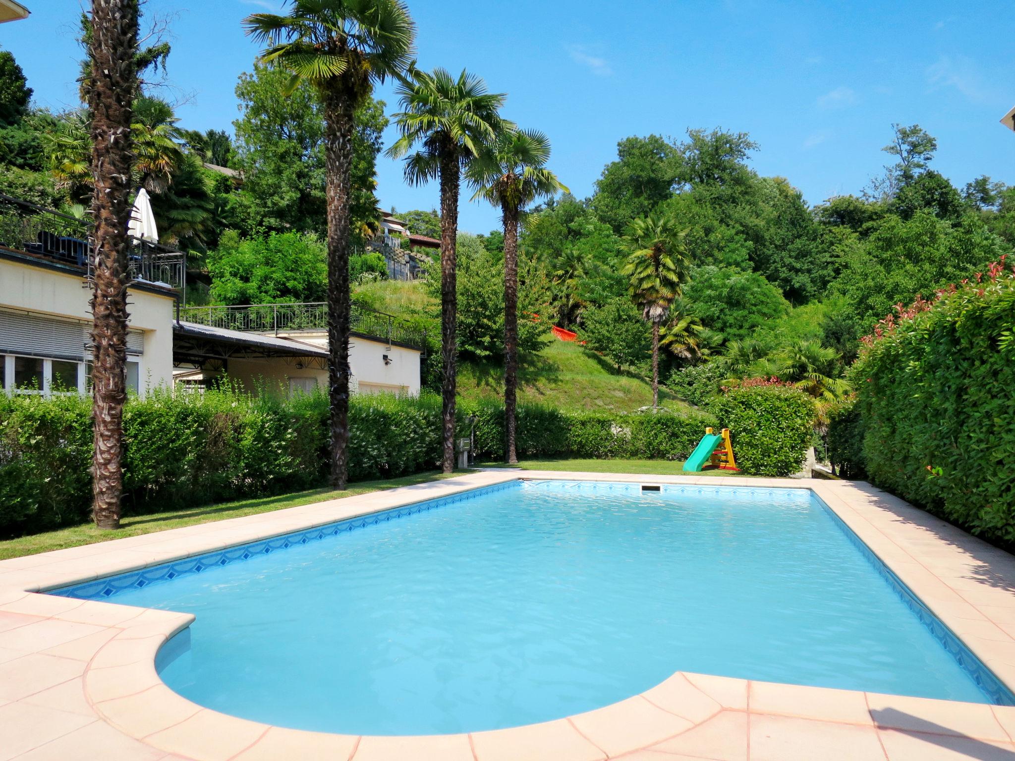 Photo 2 - Appartement de 2 chambres à Luino avec piscine et vues sur la montagne