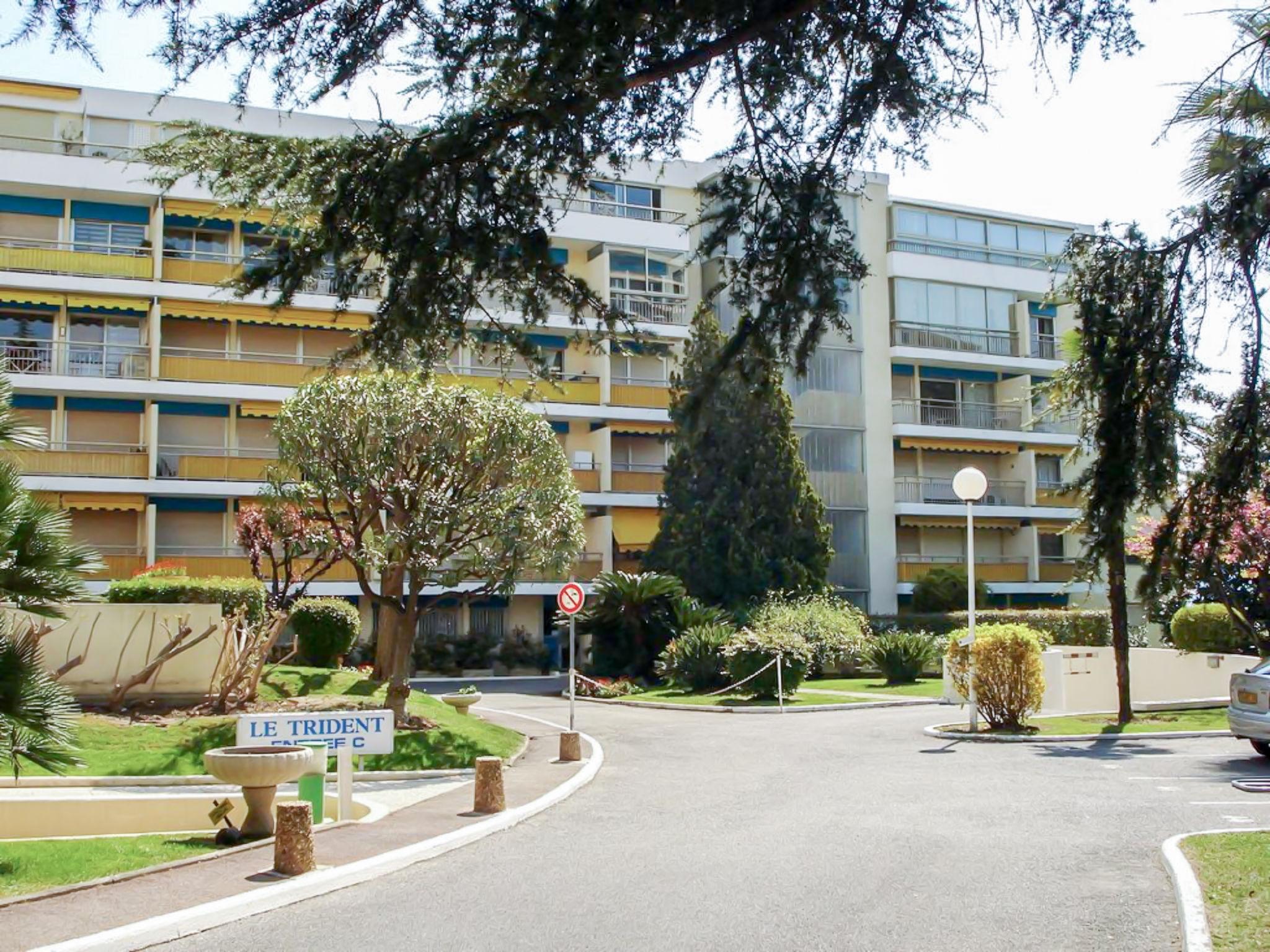 Photo 5 - Apartment in Cannes with garden and sea view