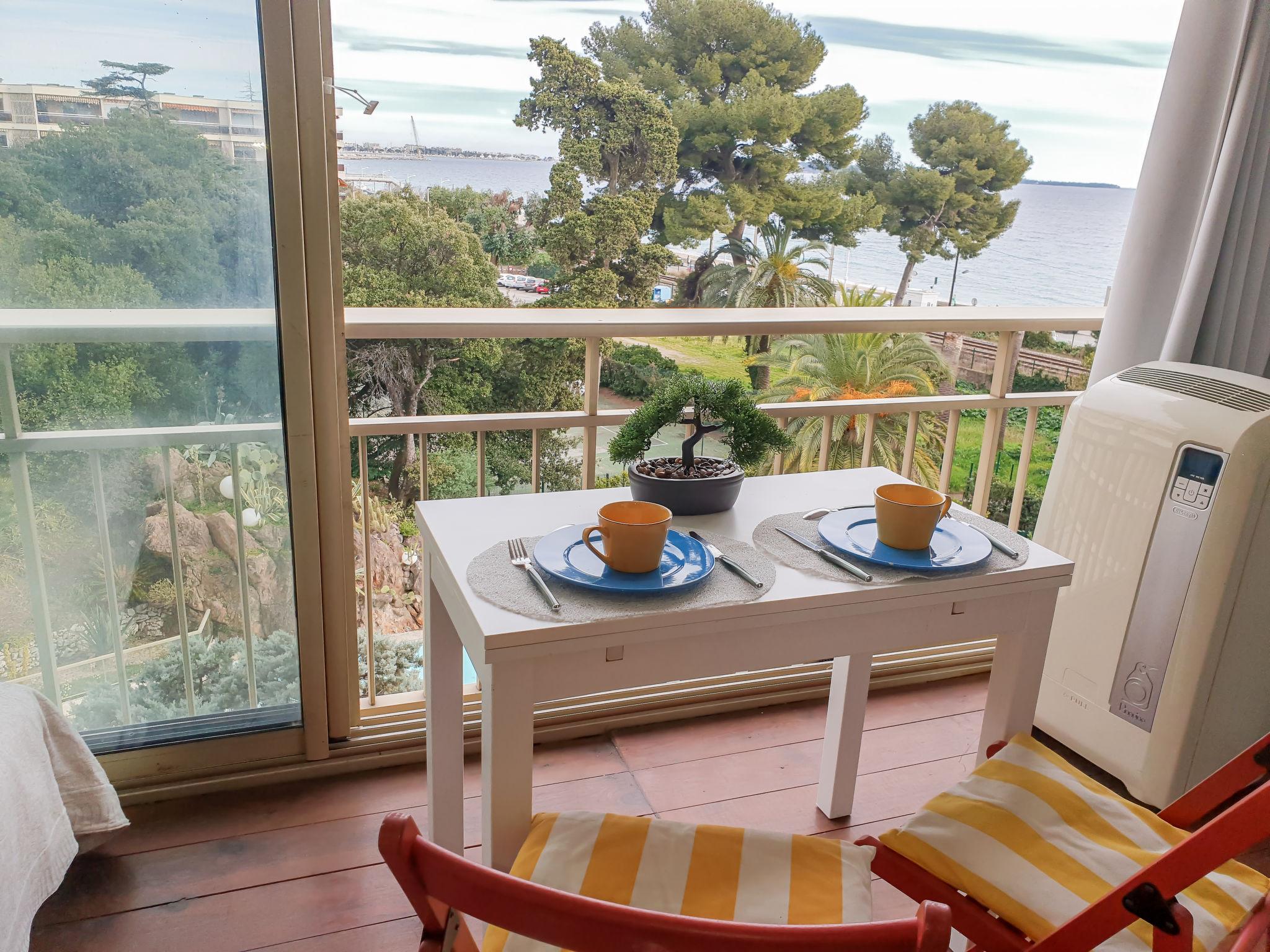 Foto 1 - Apartamento en Cannes con jardín y vistas al mar