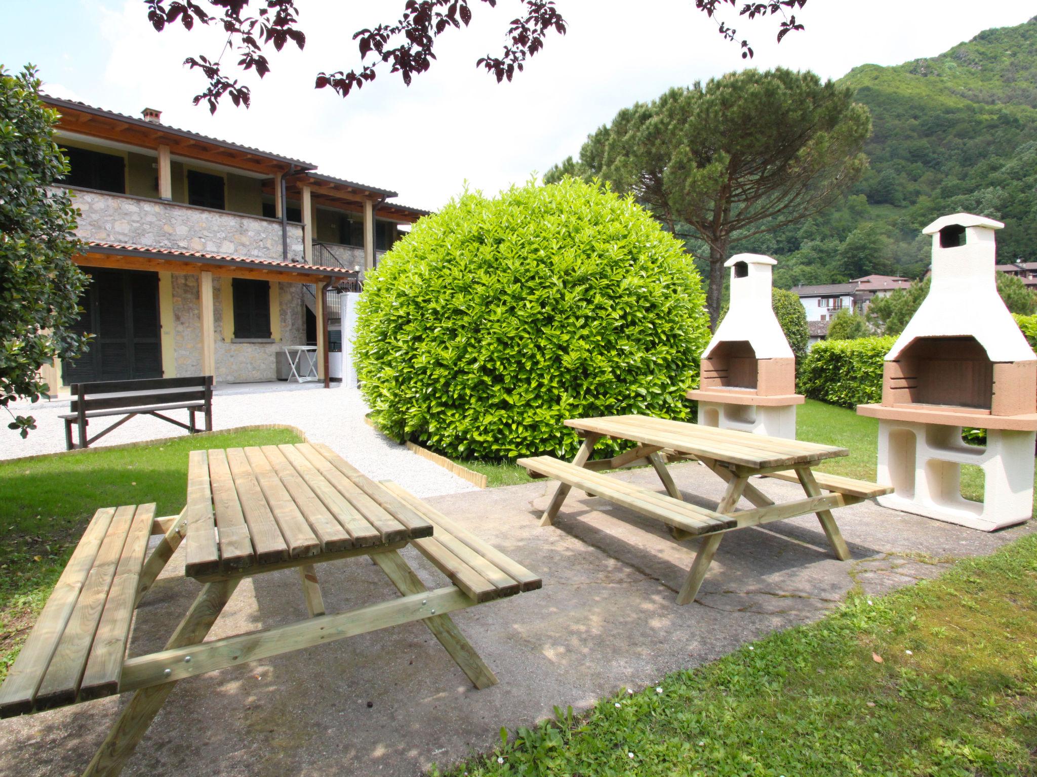 Photo 15 - Appartement de 2 chambres à Idro avec piscine et jardin