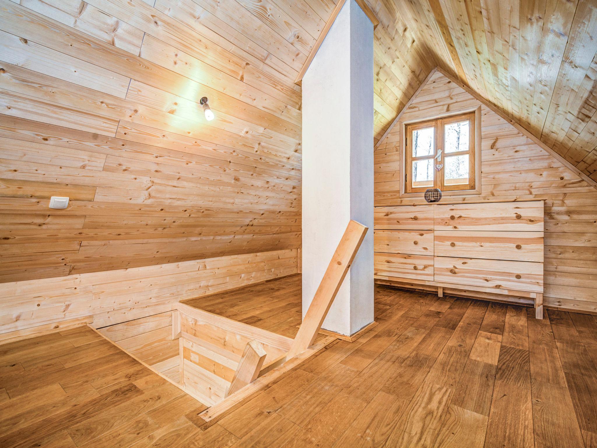 Foto 6 - Haus mit 1 Schlafzimmer in Plitvička jezera mit blick auf die berge