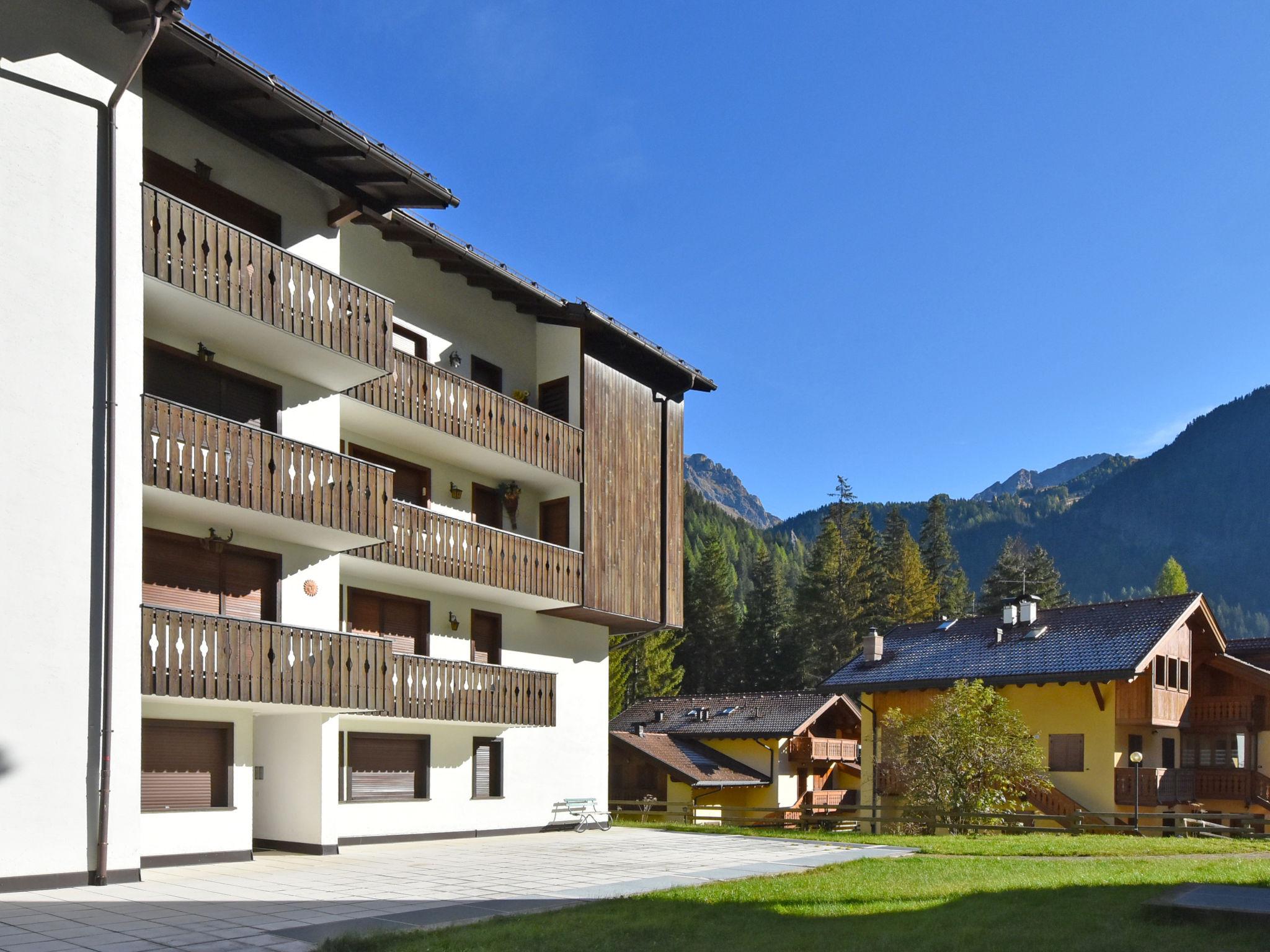 Foto 2 - Apartment mit 1 Schlafzimmer in Campitello di Fassa mit blick auf die berge