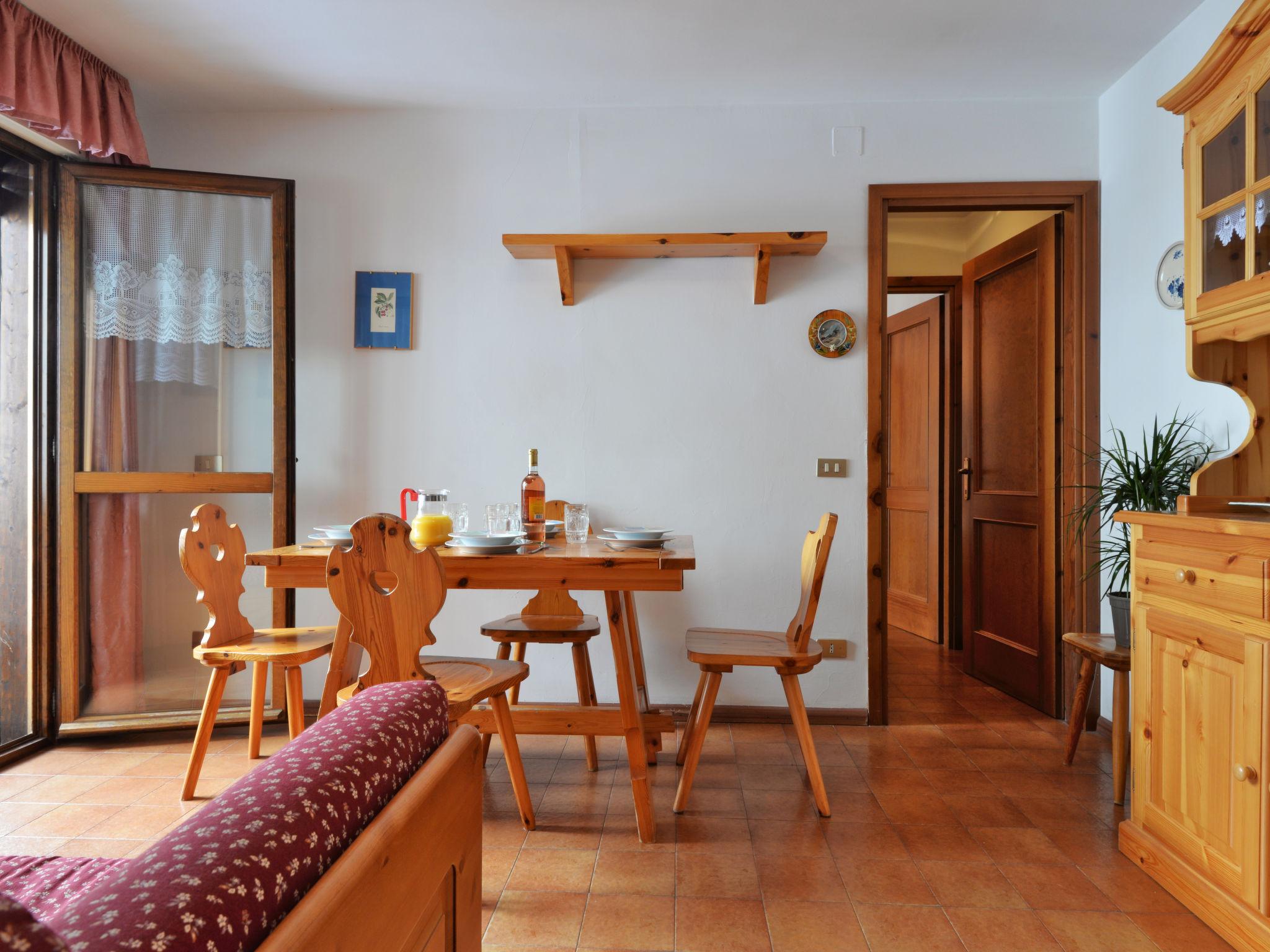 Photo 2 - 1 bedroom Apartment in Campitello di Fassa with mountain view