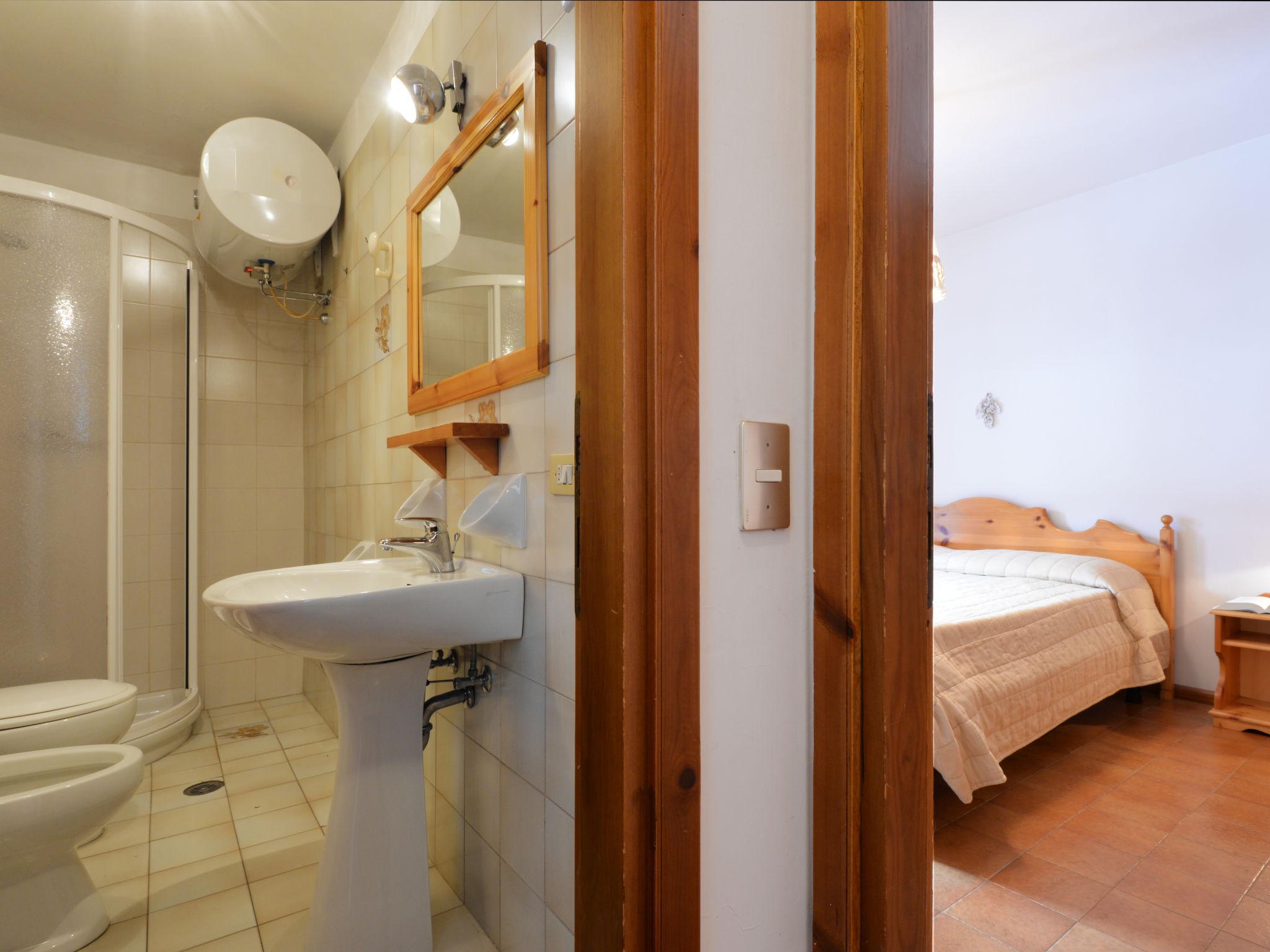 Foto 10 - Apartment mit 1 Schlafzimmer in Campitello di Fassa mit blick auf die berge
