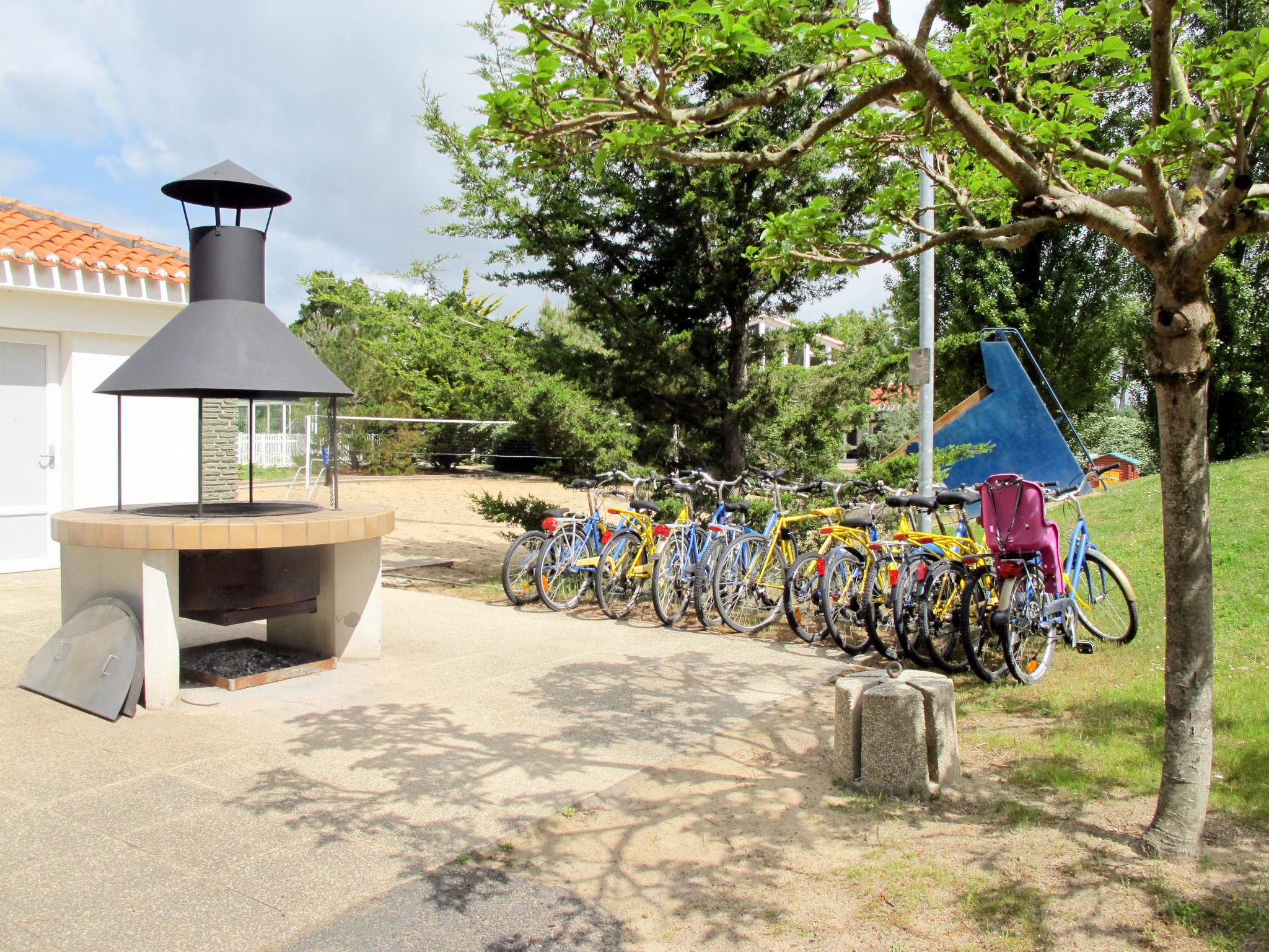 Foto 17 - Haus mit 1 Schlafzimmer in Saint-Hilaire-de-Riez mit schwimmbad und blick aufs meer