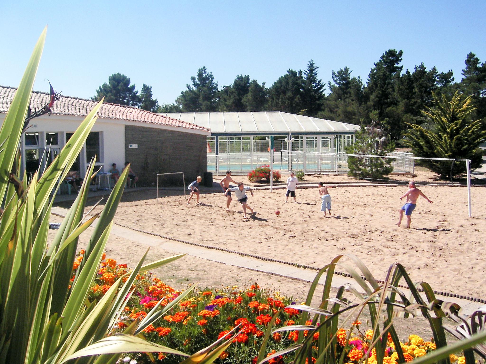 Foto 19 - Haus mit 2 Schlafzimmern in Saint-Hilaire-de-Riez mit schwimmbad und blick aufs meer