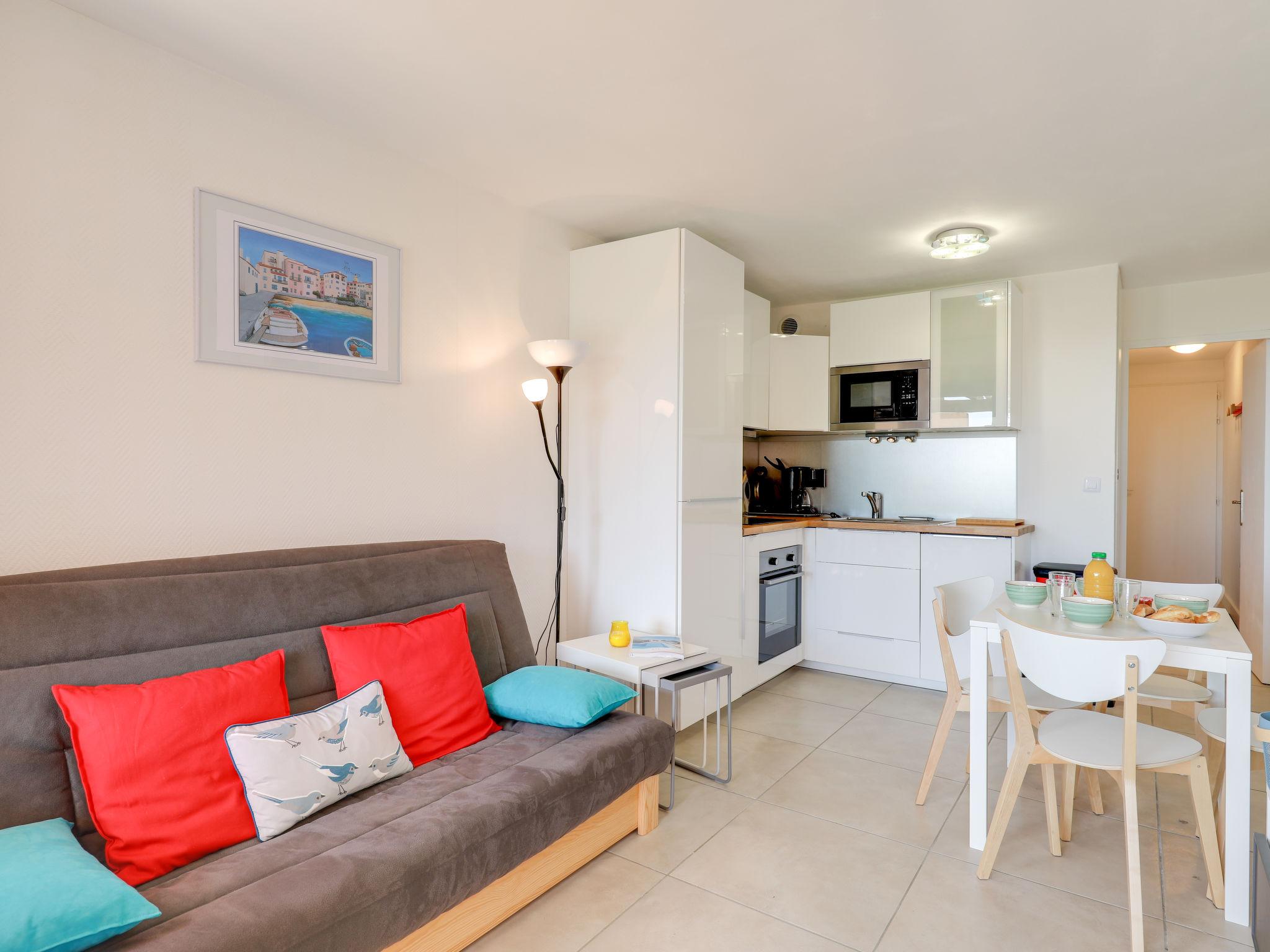 Foto 2 - Apartment mit 1 Schlafzimmer in Sainte-Maxime mit schwimmbad und blick aufs meer