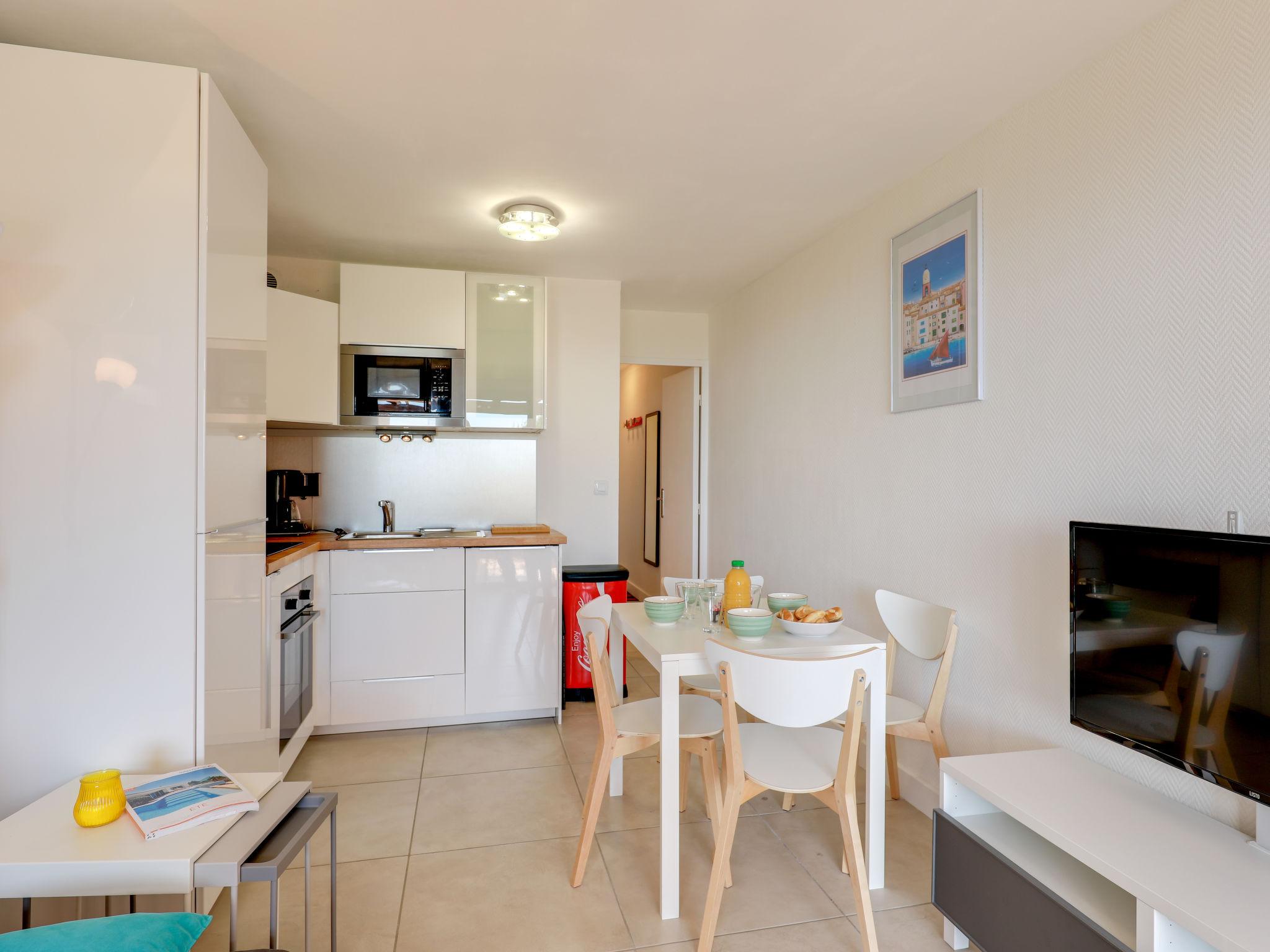 Foto 8 - Apartamento de 1 quarto em Sainte-Maxime com piscina e vistas do mar