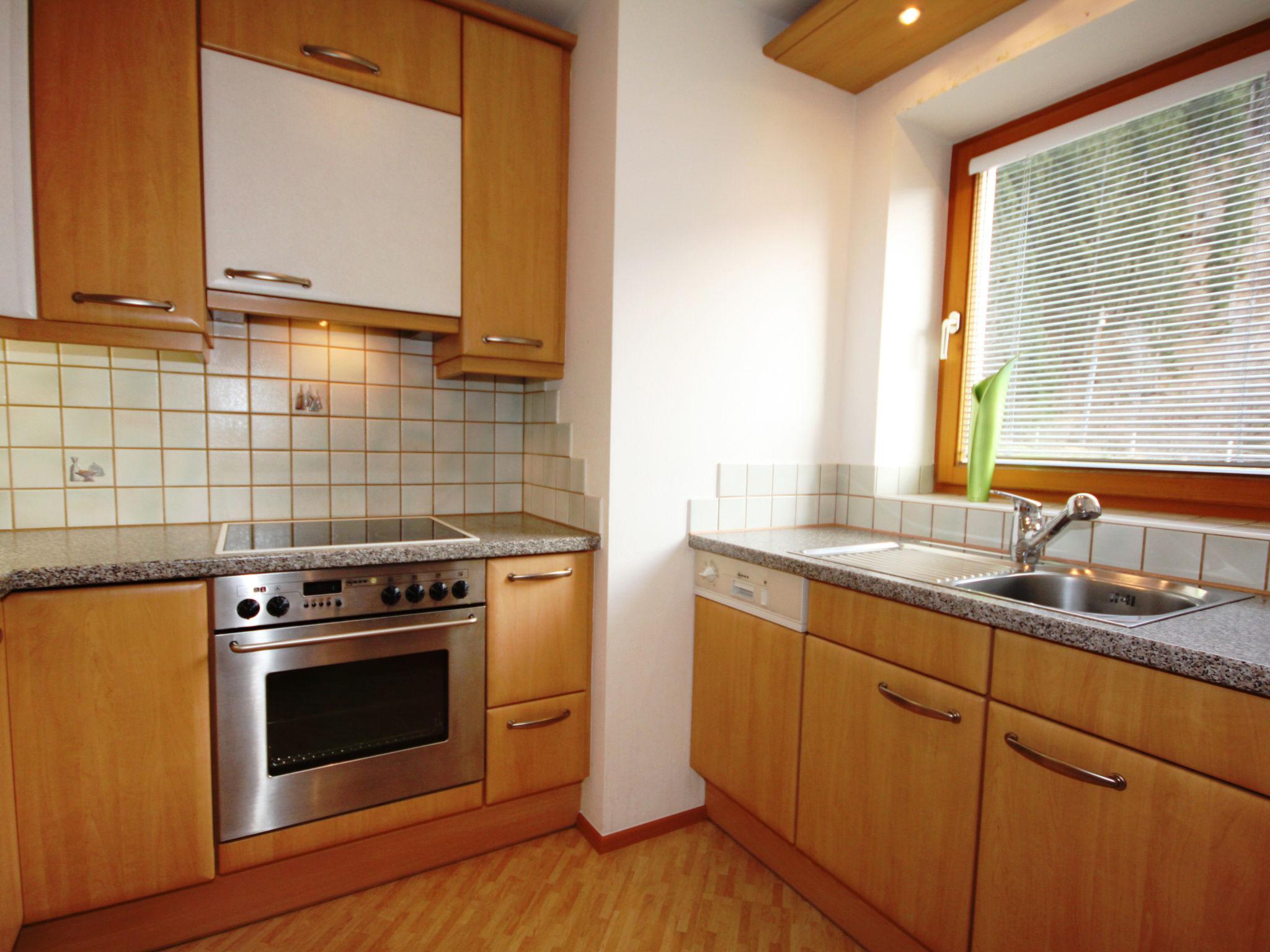 Photo 3 - 2 bedroom Apartment in Radenthein with garden and mountain view