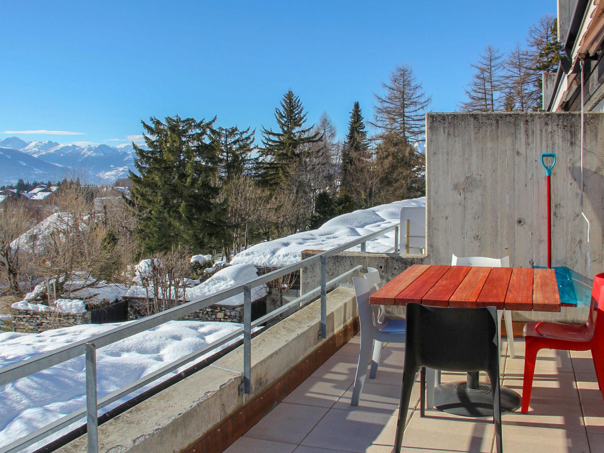 Foto 21 - Apartment mit 2 Schlafzimmern in Crans-Montana mit schwimmbad und blick auf die berge