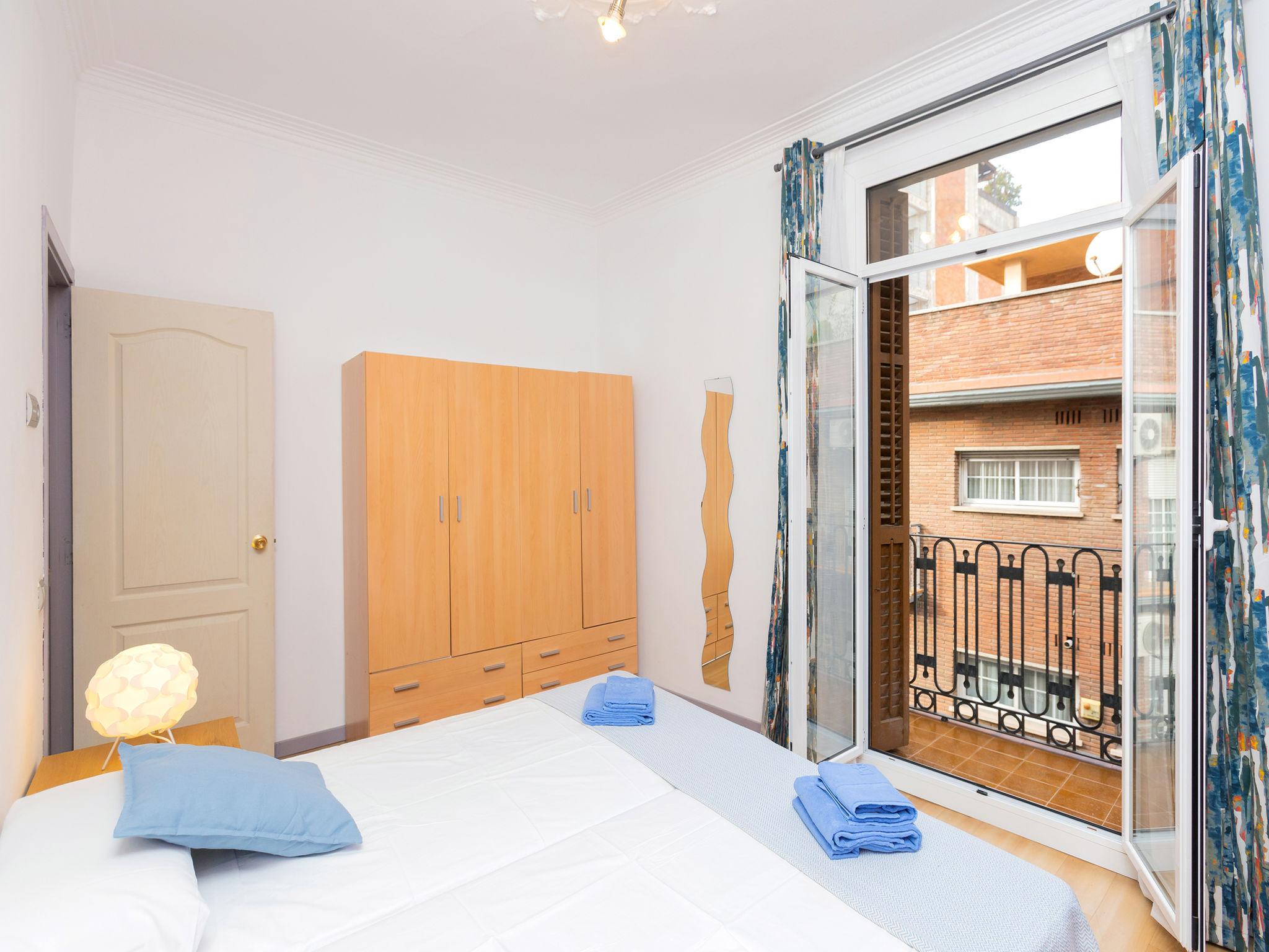 Foto 4 - Apartment mit 3 Schlafzimmern in Barcelona