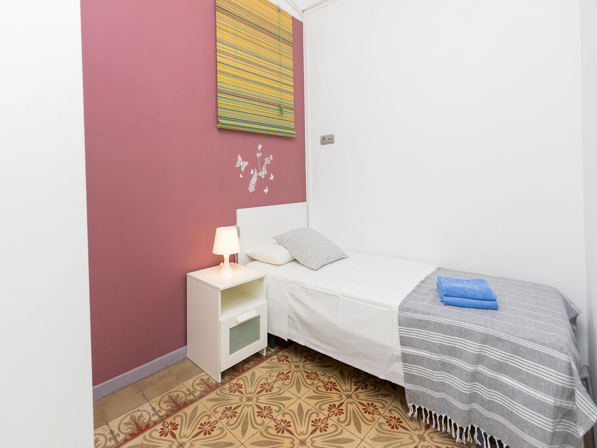 Foto 10 - Appartamento con 3 camere da letto a Barcellona