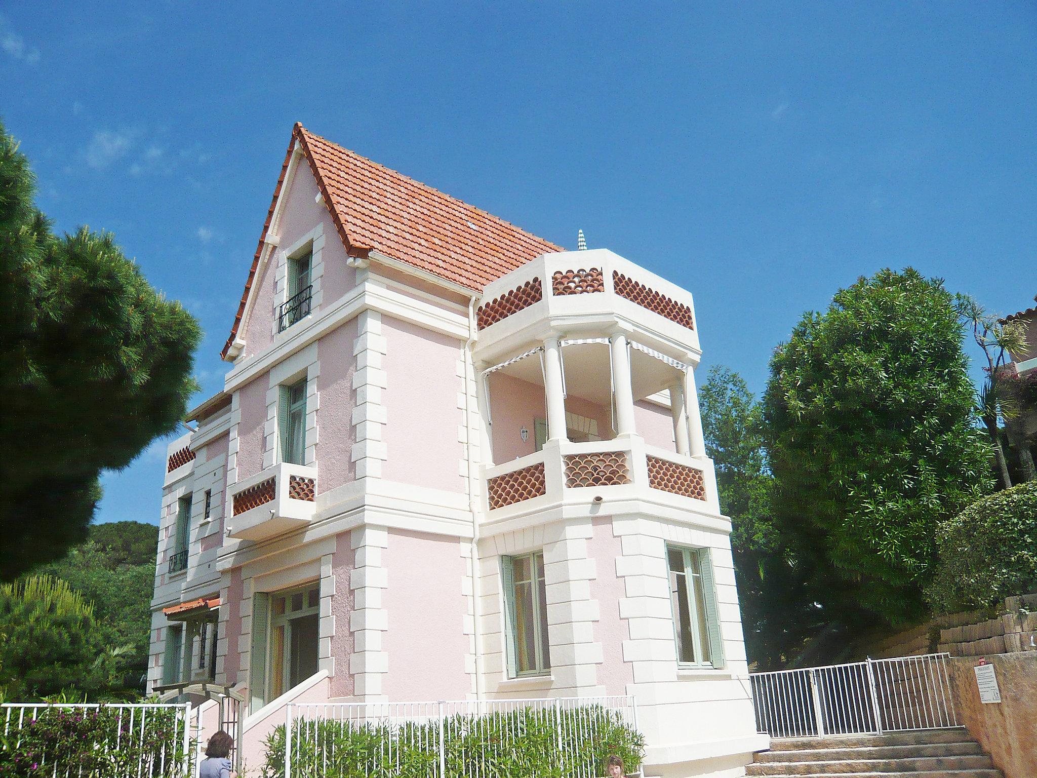 Foto 1 - Apartamento de 1 habitación en Cavalaire-sur-Mer con piscina y terraza