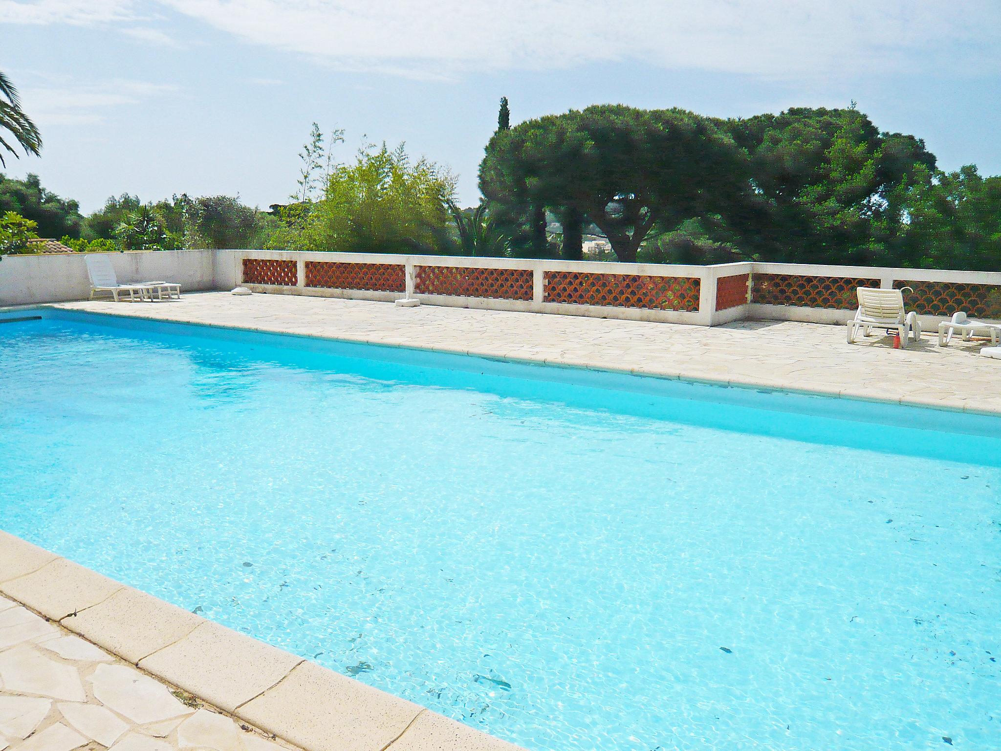 Foto 3 - Apartamento de 1 habitación en Cavalaire-sur-Mer con piscina y terraza