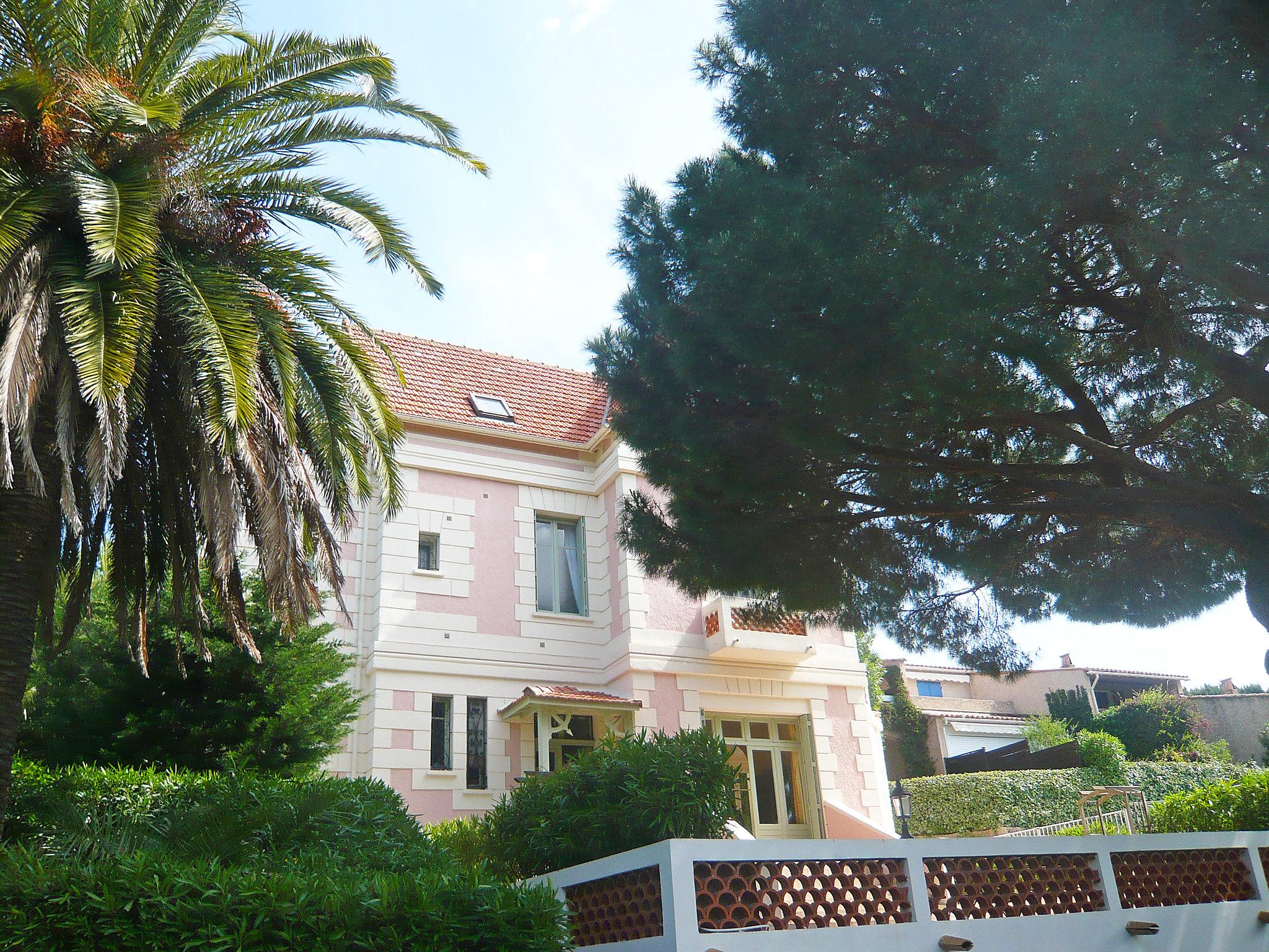 Foto 8 - Apartamento de 1 quarto em Cavalaire-sur-Mer com piscina e vistas do mar